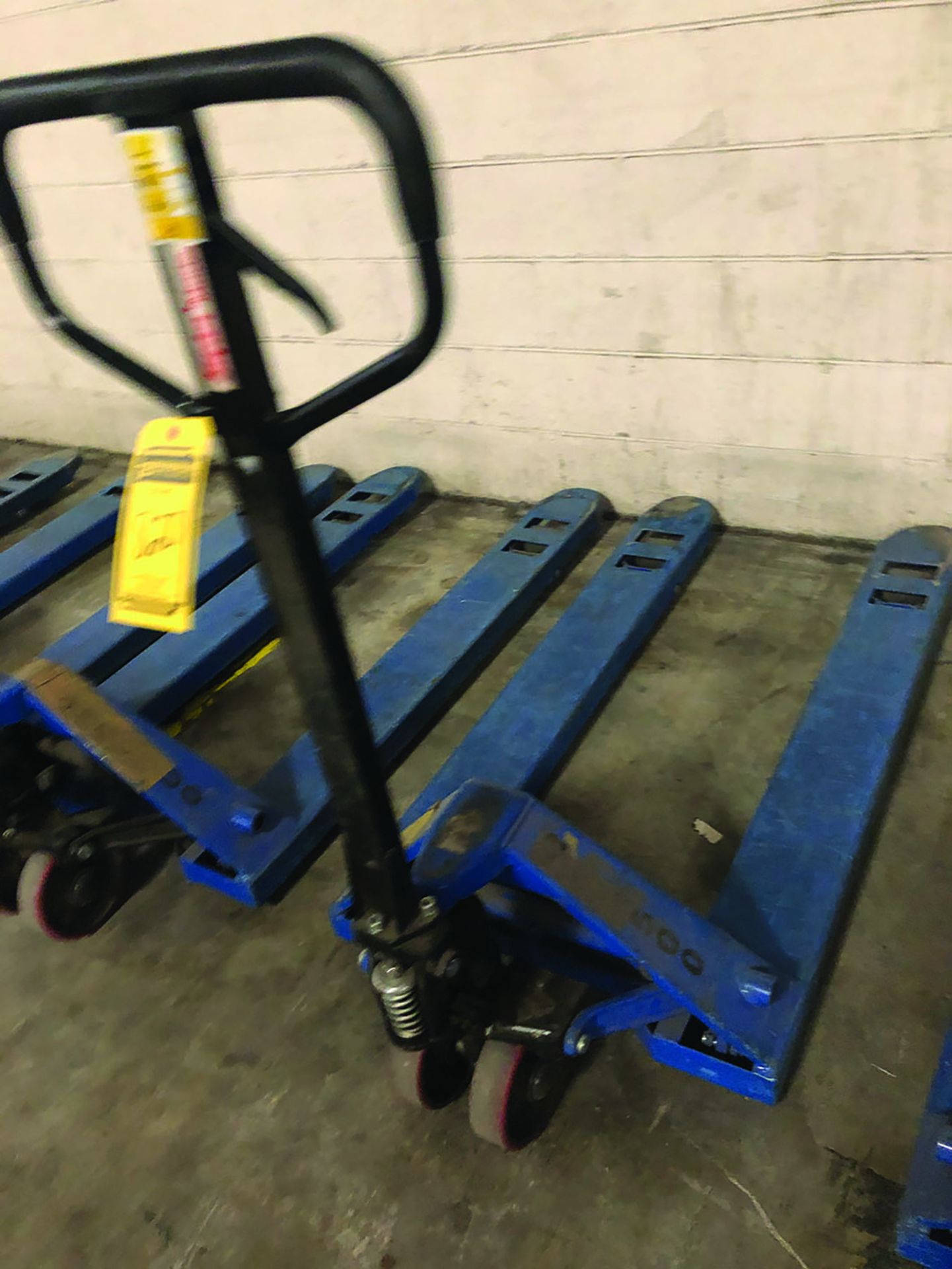 5,500 LB PALLET JACK