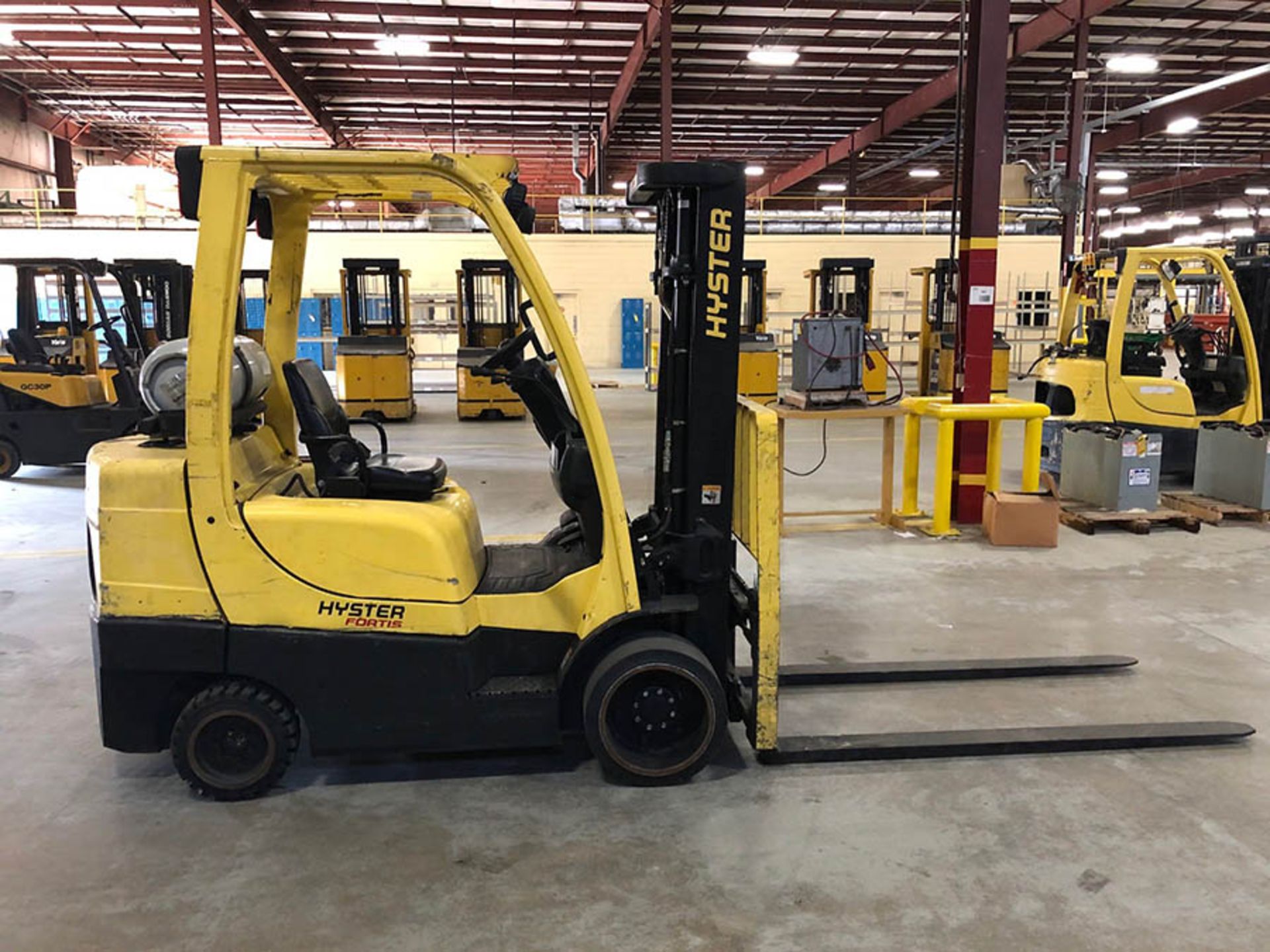 2011 HYSTER 6,000-LB. CAP. FORKLIFT,  MODEL S60FT, S/N F187V17771J, LPG, 180'' LIFT HEIGHT, SOLID - Image 3 of 5