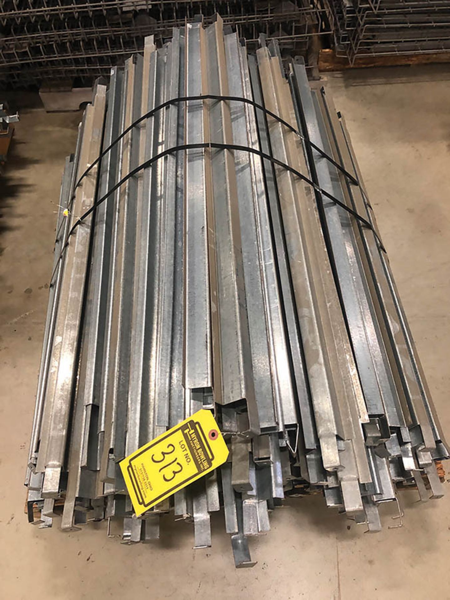 SKID OF FLANGED PALLET SUPPORTS