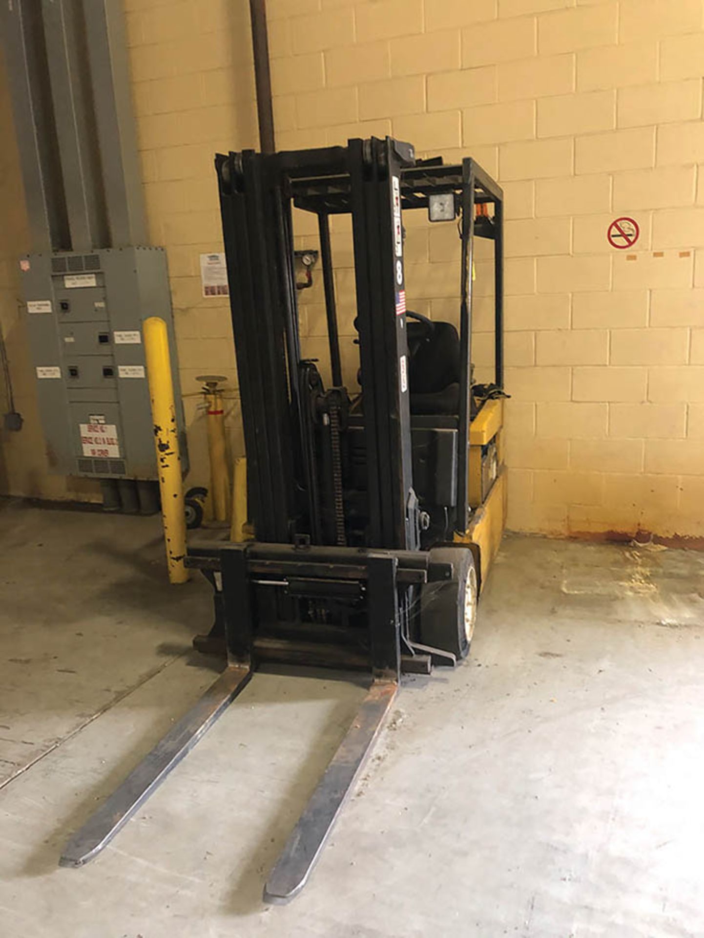 YALE ELECTRIC 3000 LB FORKLIFT, MODEL # ERP030TFN36SE078, S/N 8807-03867W, 36 V, THREE STAGE MAST, - Image 2 of 3