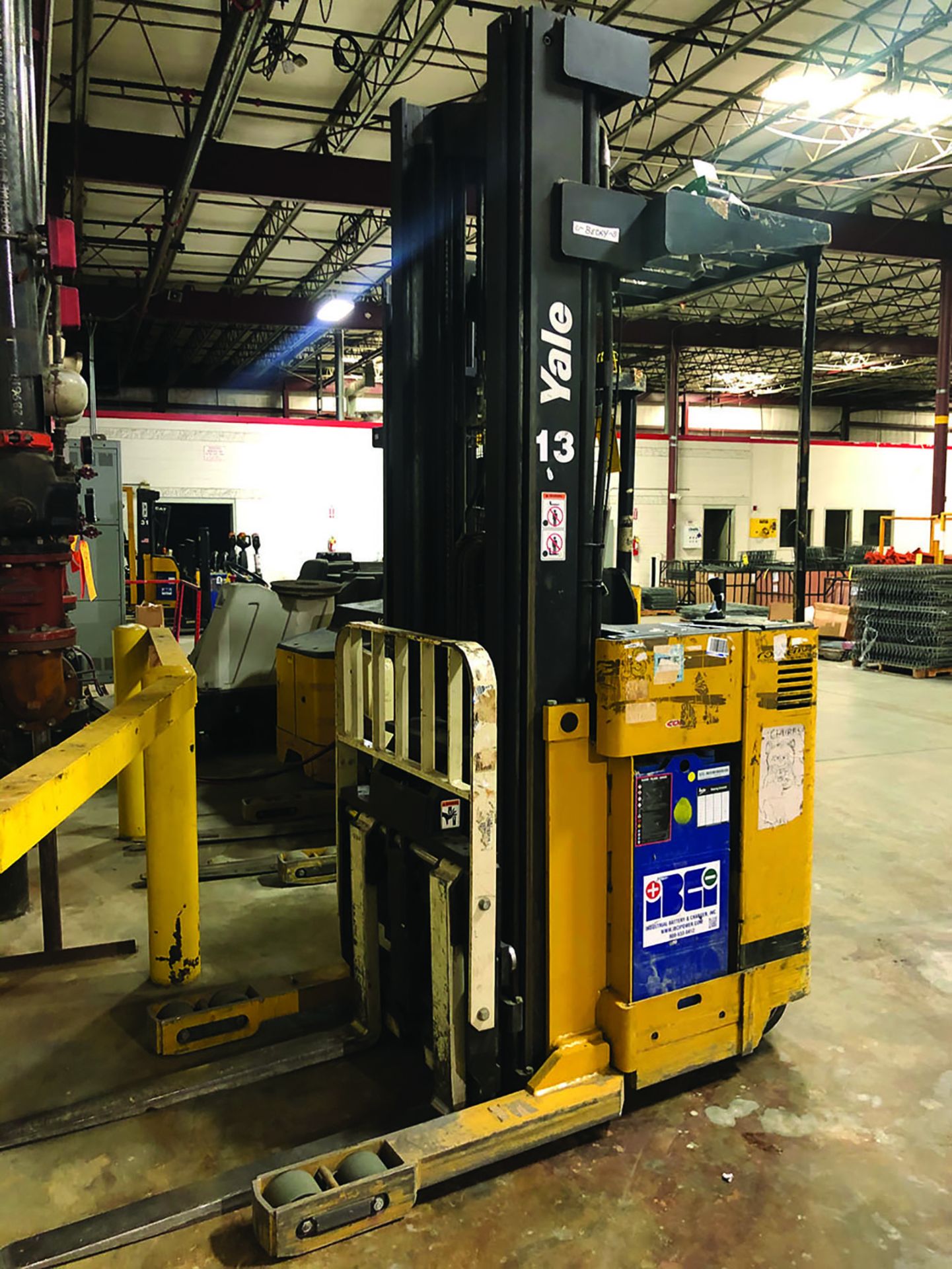 1999 YALE 3,500 LB REACH TRUCK, MODEL # NR035ADNM24TE110, S/N- B815-029850J - Image 2 of 4