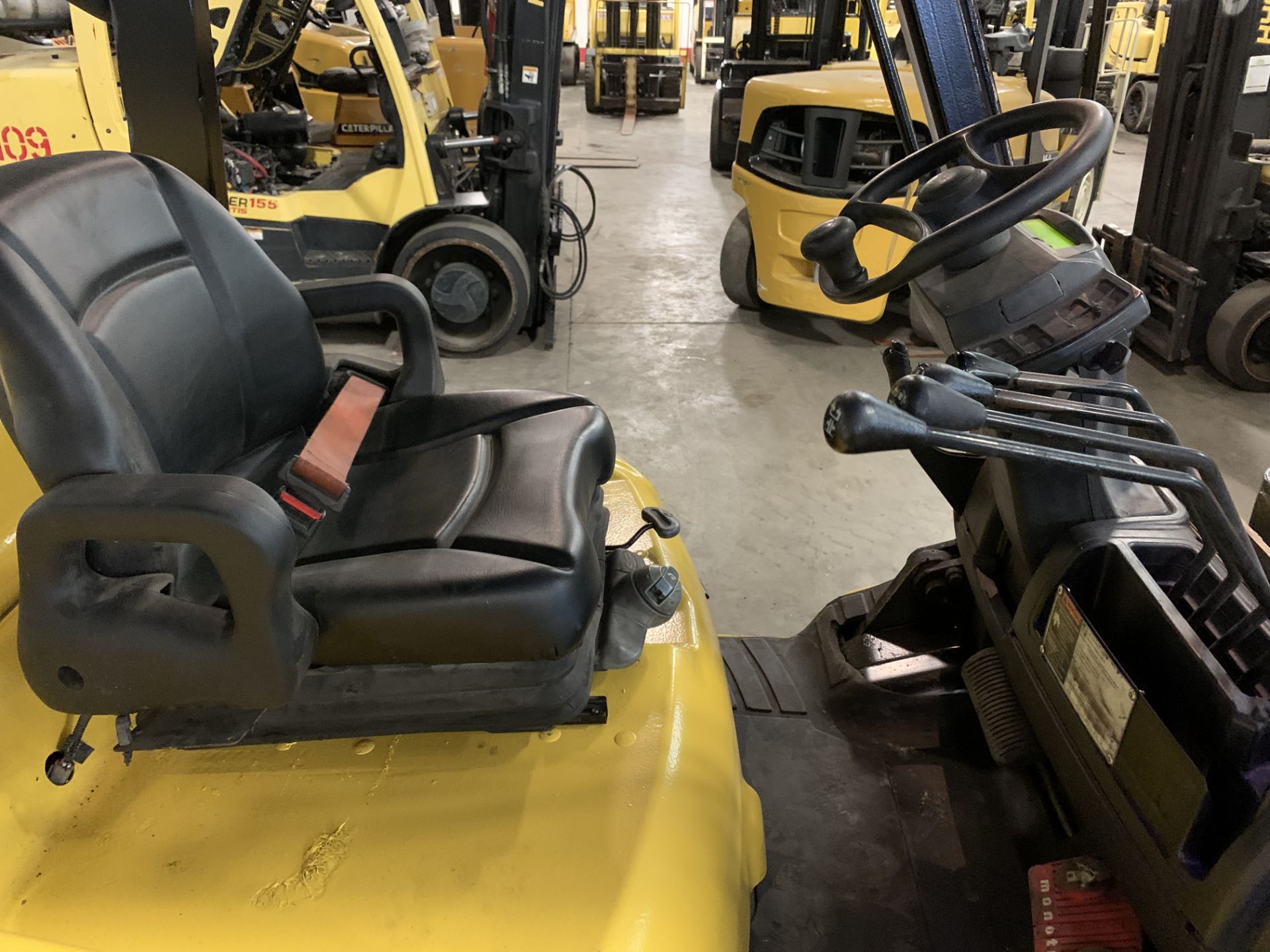 2013 HYSTER 15,500 LB. DIESEL FORKLIFT MODEL S155FT; SOLID TIRES; 2-STAGE MAST, 7811 HR (LOCATED OH) - Image 5 of 5