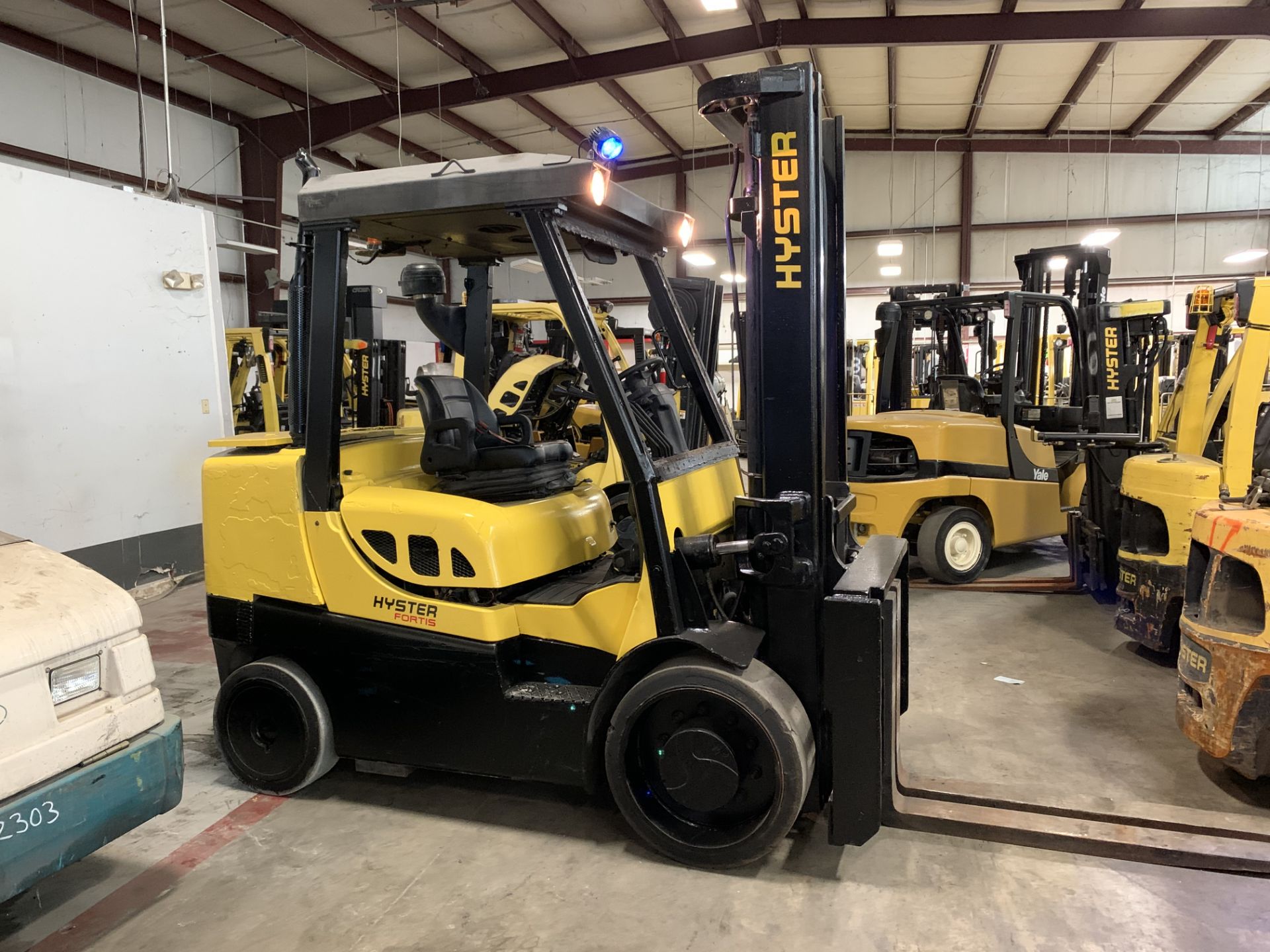 2013 HYSTER 15,500 LB. DIESEL FORKLIFT MODEL S155FT; SOLID TIRES; 2-STAGE MAST, 7811 HR (LOCATED OH) - Image 3 of 5