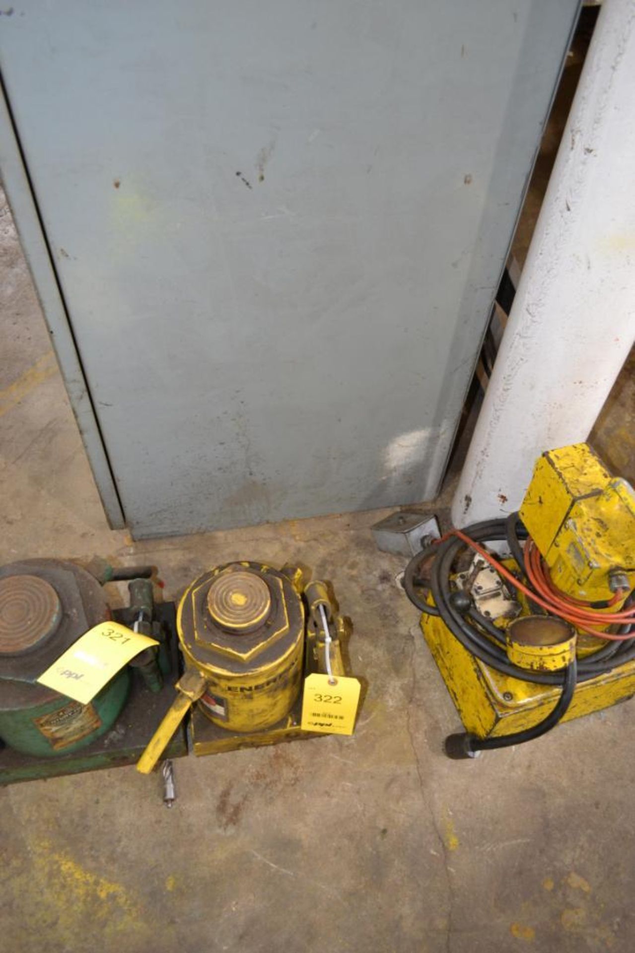 ENERPAC 30 TON (APPROX.) HYDRAULIC JACK (BUILDING #1)