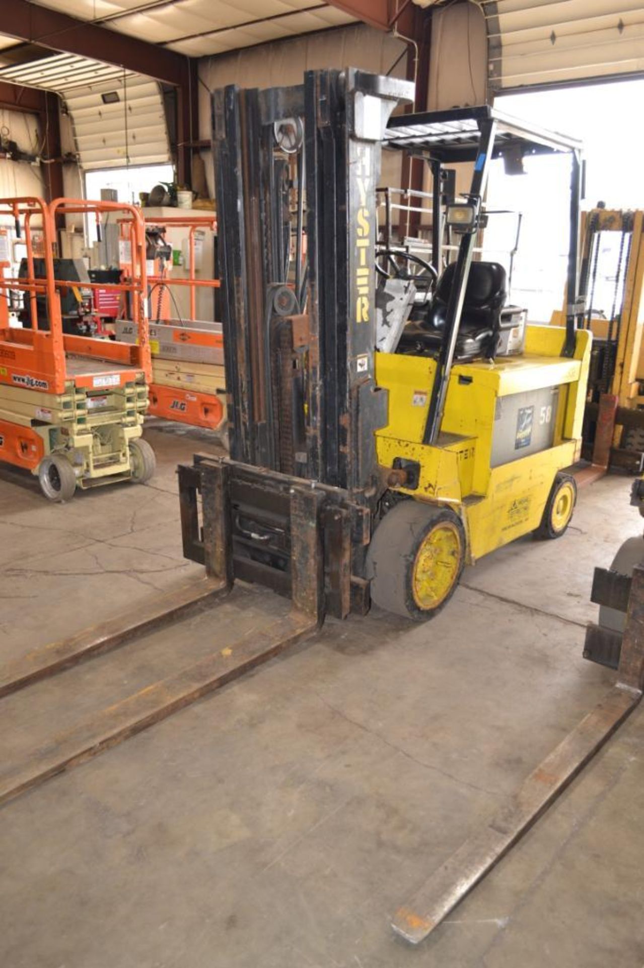 HYSTER 7150 LB. ELECTRIC FORKLIFT MODEL E80XL3; S/N C098N02522A; SOLID TIRES; 194 IN. LIFT OF 3- - Image 2 of 3