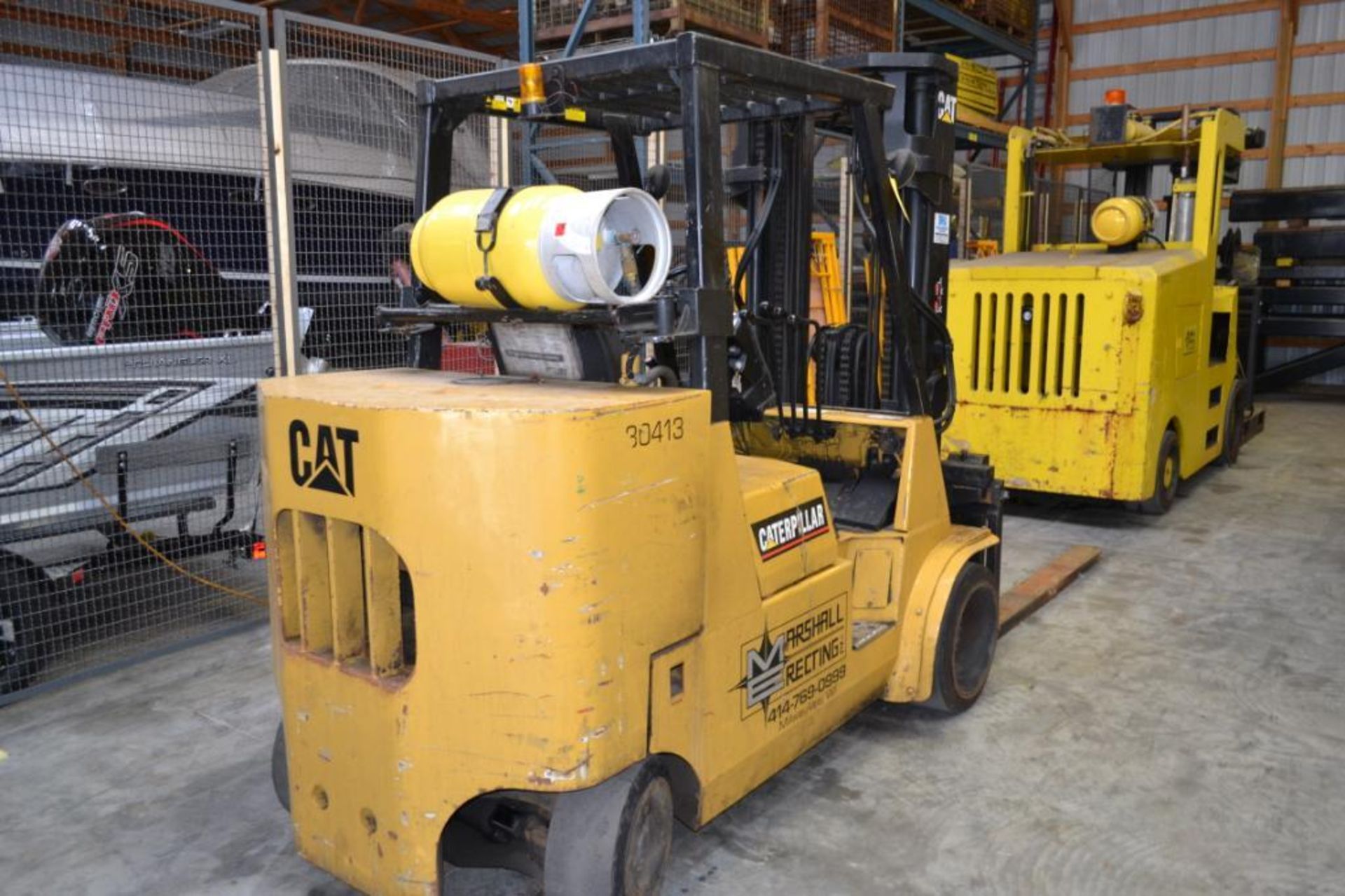 CATERPILLAR 11;000 LB. LP FORKLIFT MODEL GC554; S/N AT8800367; SOLID TIRES; OVERHEAD GUARD; 189 - Image 2 of 4