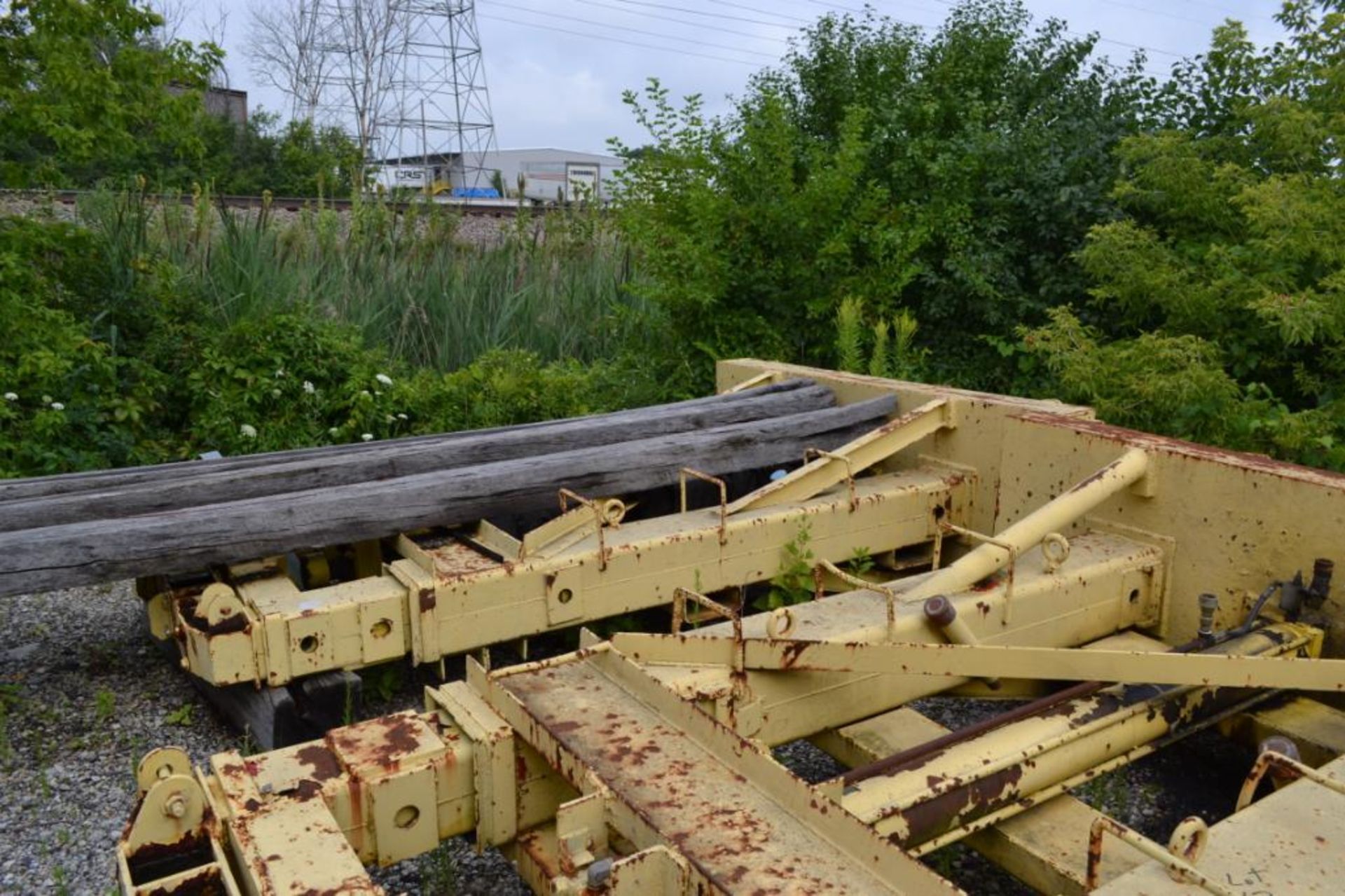 LOT: (2) 50 TON HYDRAULIC GANTRY ENDS (NO BEAM OR POWER UNIT) (OUTSIDE)