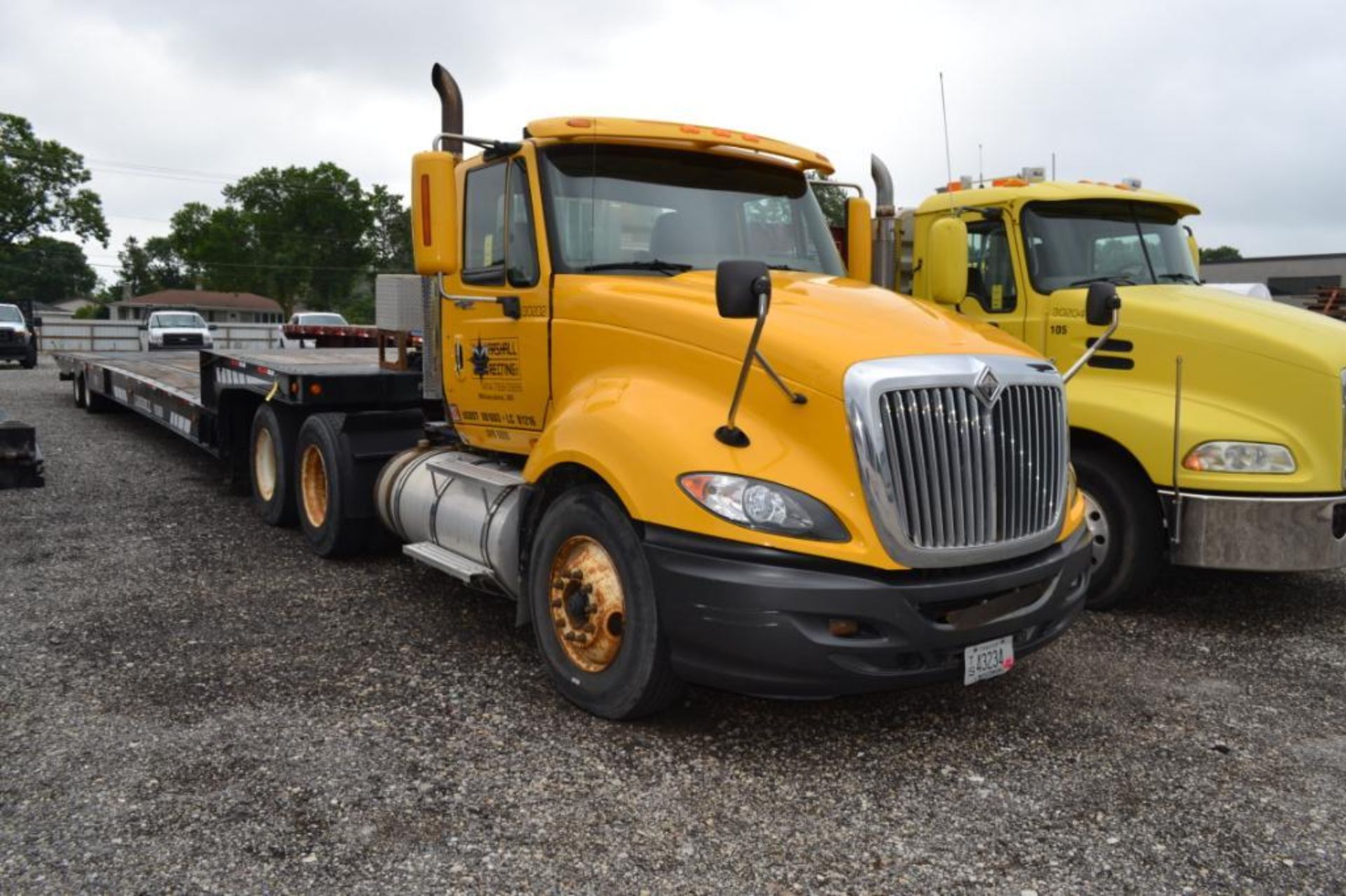 2009 INTERNATIONAL TANDEM-AXLE TRUCK TRACTOR MODEL PROSTAR PREMIUM; VIN 2HSCUAPR49C090262; CUMMINS