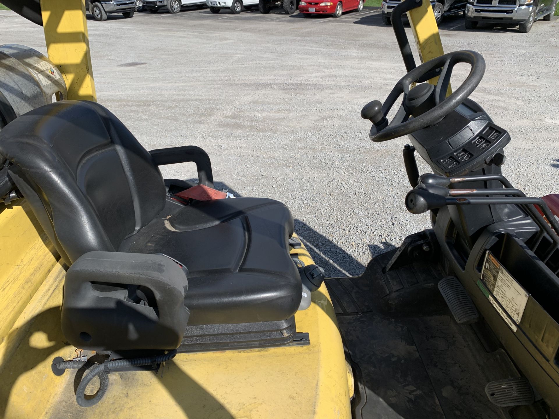 2015 HYSTER 13;500 LB. LP FORKLIFT MODEL S135FT; SOLID TIRES; 3-STAGE MAST; SIDE SHIFT (LOCATED OH) - Image 5 of 5