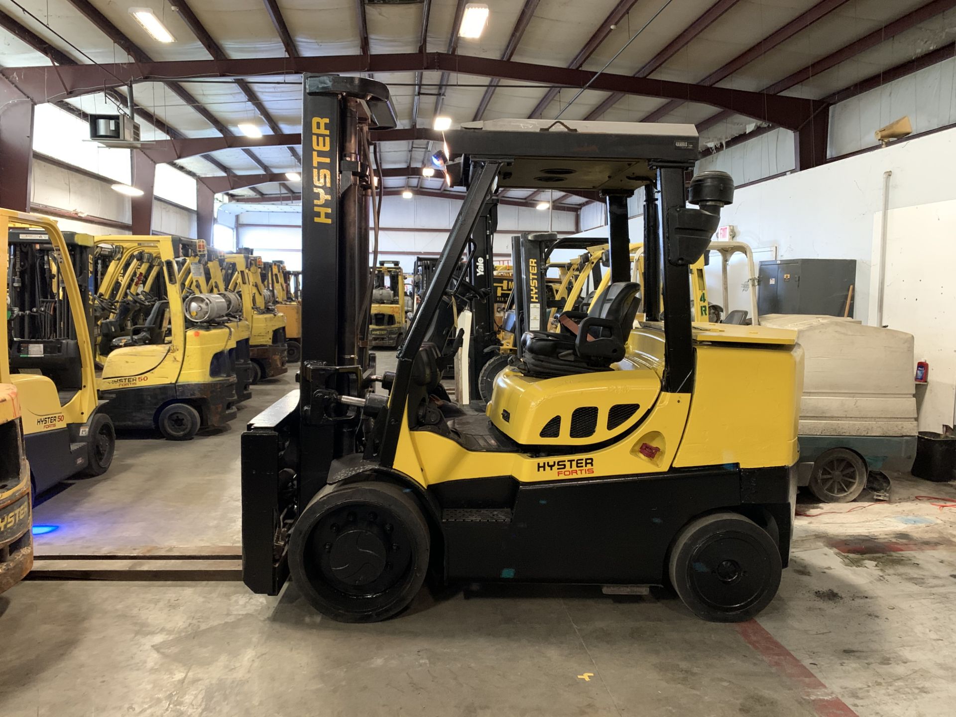 2013 HYSTER 15,500 LB. DIESEL FORKLIFT MODEL S155FT; SOLID TIRES; 2-STAGE MAST, 7811 HR (LOCATED OH)