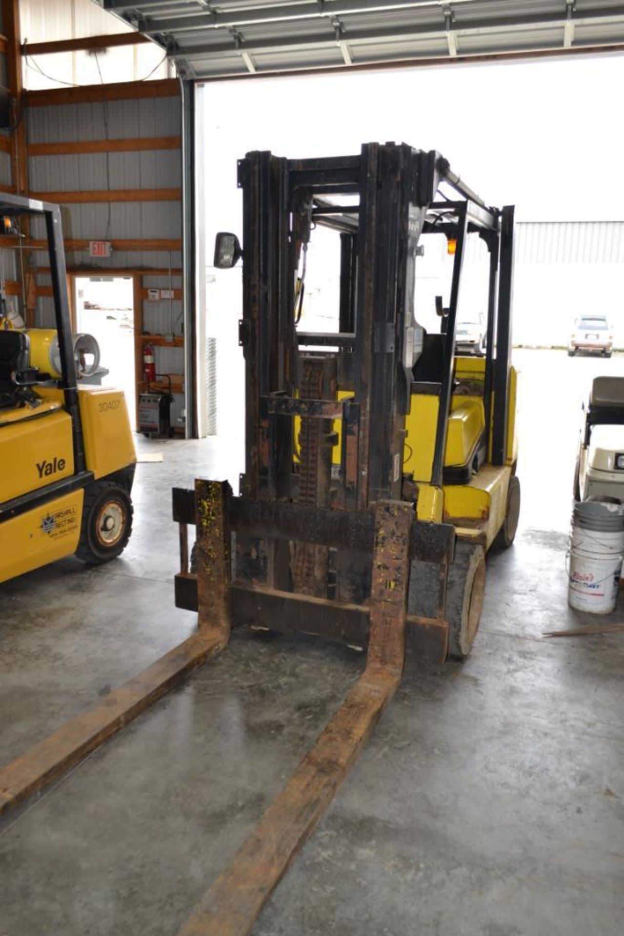 CLARK 15;000 LB. LP FORKLIFT MODEL CGC70; S/N CGC470-121-6767FB; SOLID TIRES; OVERHEAD GUARD; 150 - Image 2 of 4