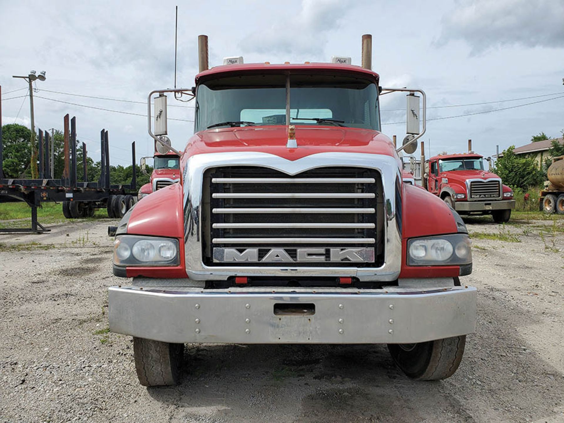 2009 MACK GU713 T/A DAY CAB TRACTOR, MAXITORQUE 18 SPEED TRANS., WET LINES MACK INLINE SIX DIESEL - Image 3 of 10