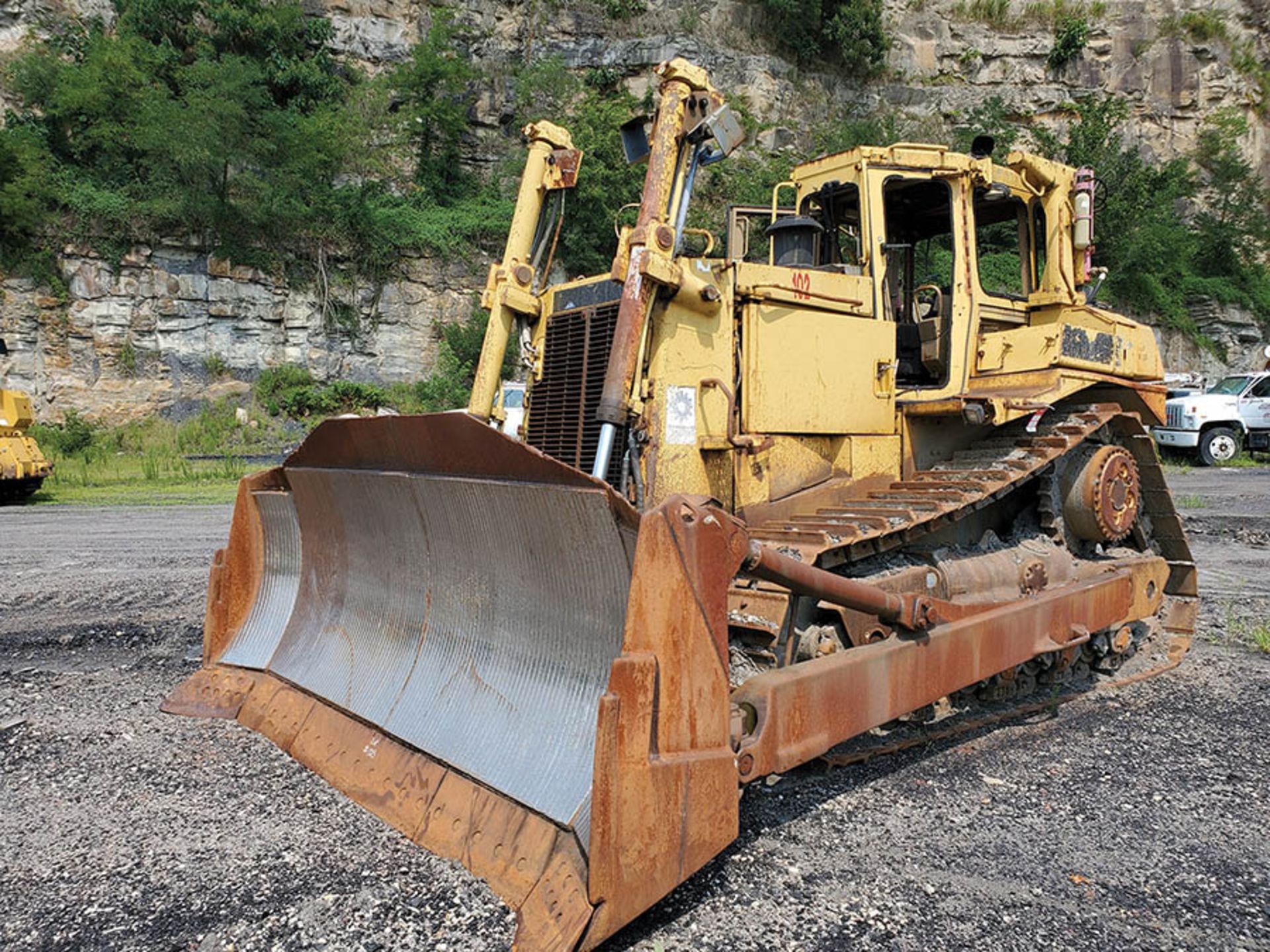 CATERPILLAR D8N DOZER, 57,577 HOURS SHOWING, 24'' WIDE METAL TRACKS, 154'' WIDE 4-WAY DOZER BLADE, - Image 2 of 8