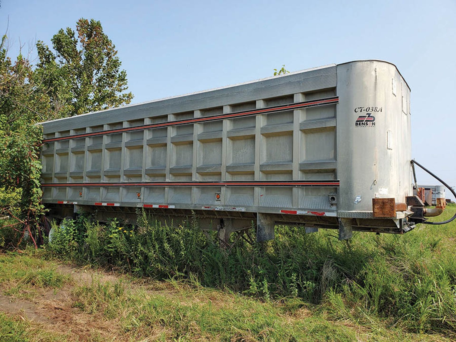 BENSON HYDRAULIC END DUMP T/A ALUMINUM TRAILER, VIN, CT 038A, LOCATION: MARCO SHOP ***DELAYED TITL - Image 2 of 6