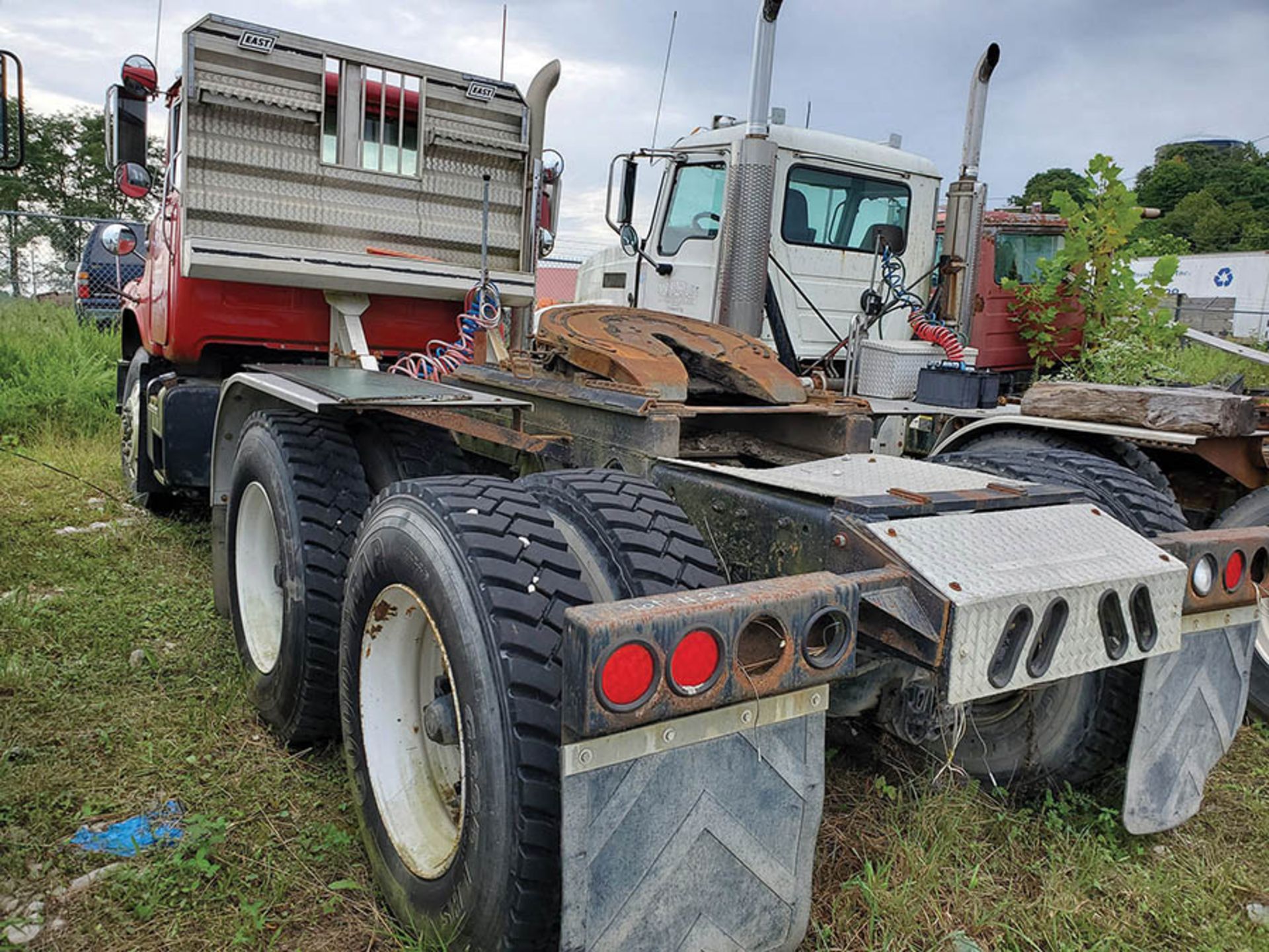 MACK DM686 SX T/A DAY CAB TRACTOR, VIN 1M2B128C4DA009151, CT 81, LOCATION: MARCO SHOP - Image 5 of 7