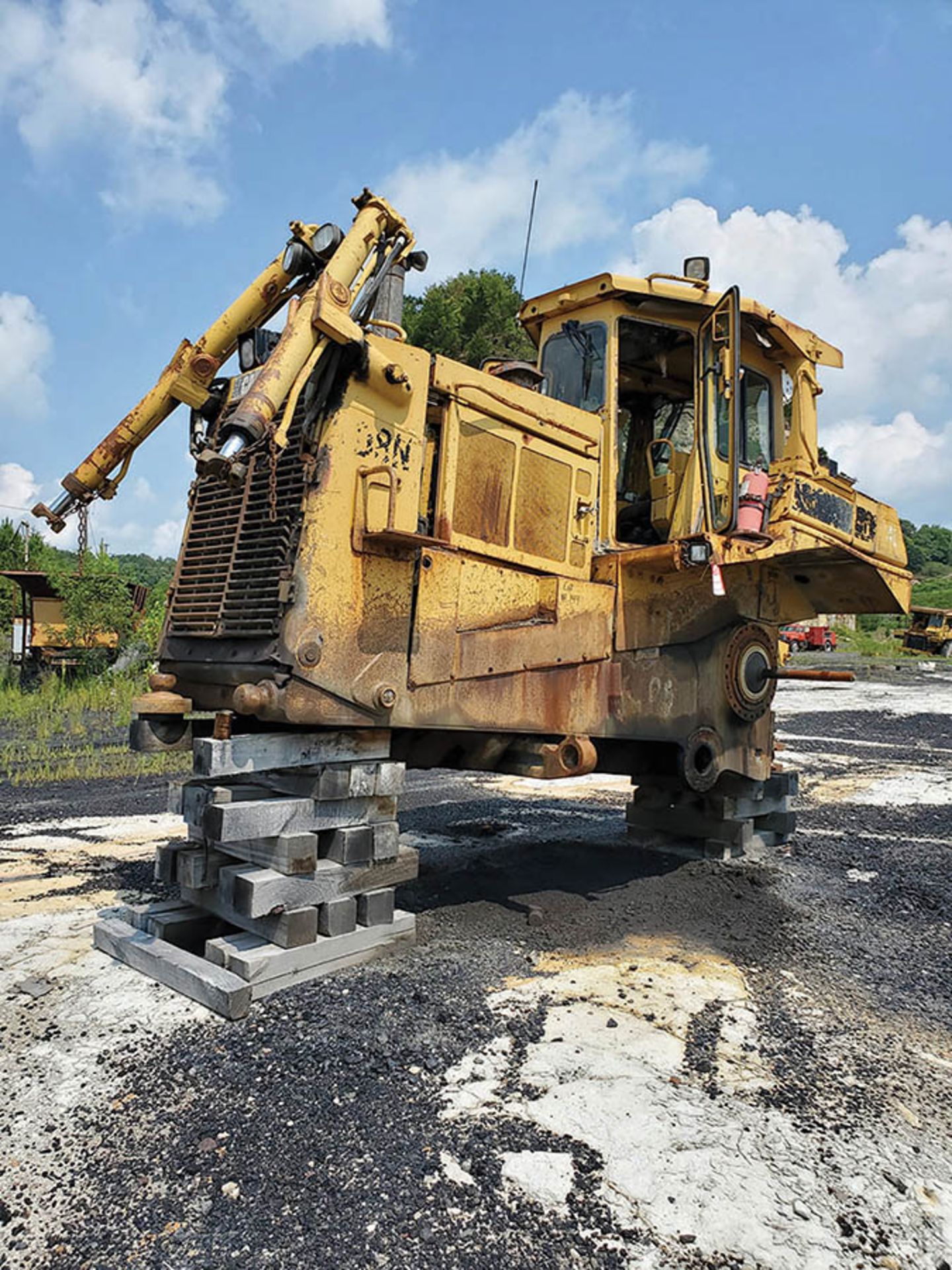 CATERPILLAR D8N DOZER PARTS MACHINE LOCATION: UPPER LEVEL BEECH FORK YARD - Image 2 of 4