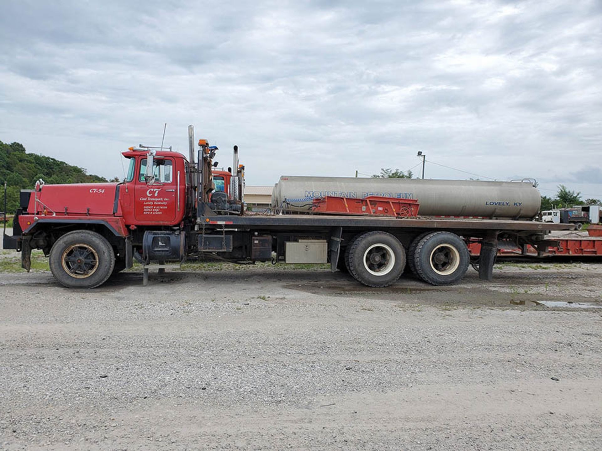 1997 MACK RD888 SX ROLL BACK TRUCK, T/A 2 RUFNEK WINCHES, MAXITORQUE ES TRANS, 410,661 MILES, 25'