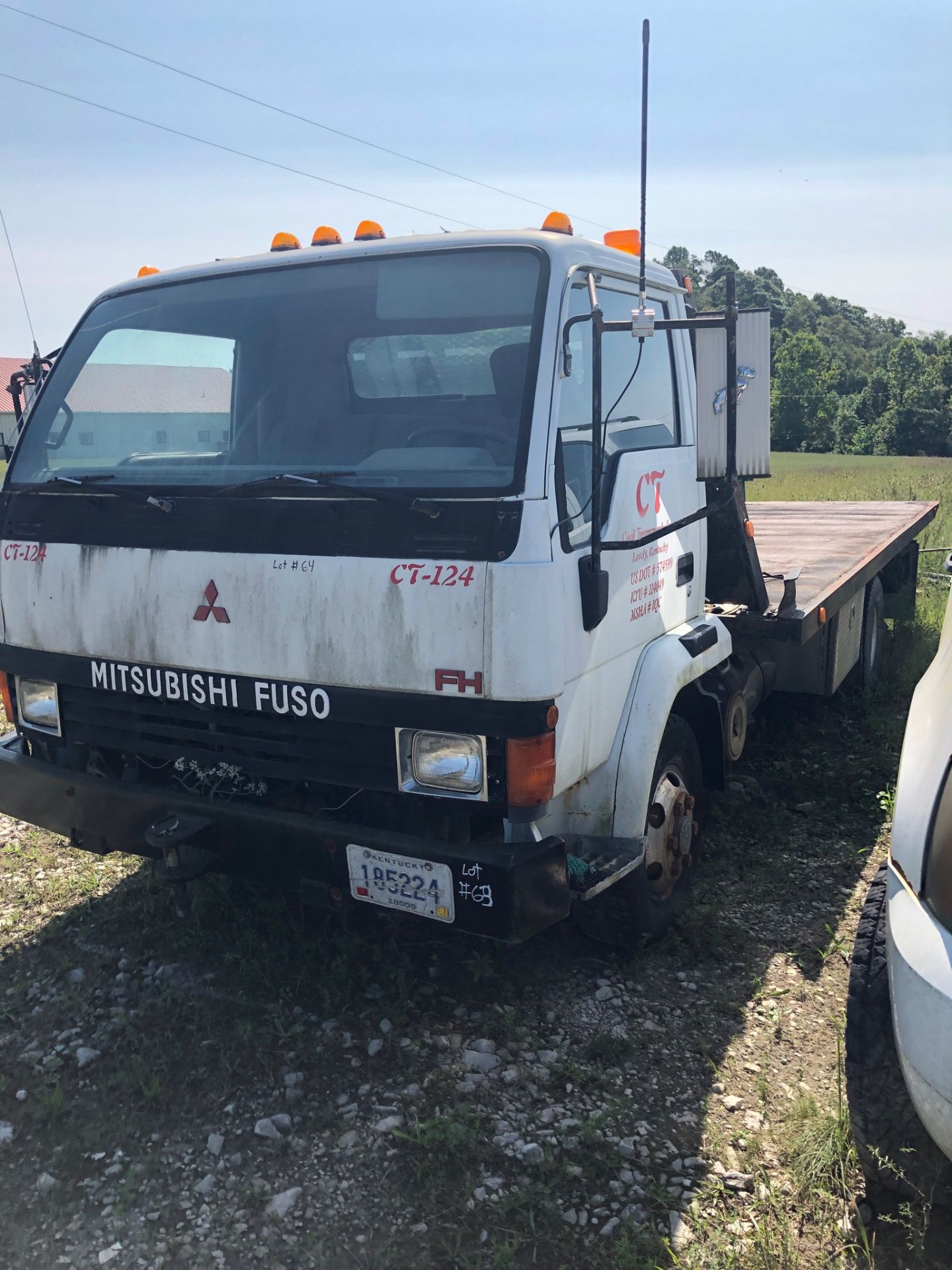 MITSUBISHI FUSO ROLLBACK TRUCK, 94'' X 216'' BED, CT 124, LOCATION: MARCO SHOP - Image 2 of 3