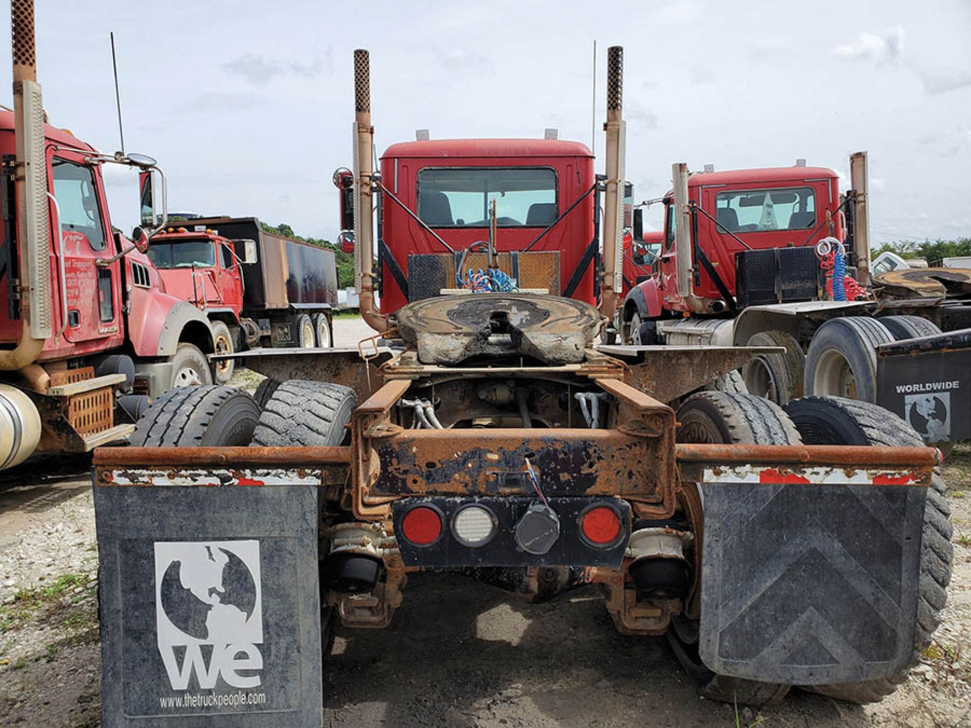 2009 MACK GU713 T/A DAY CAB TRACTOR, MAXITORQUE 18 SPEED TRANS., WET LINES MACK INLINE SIX DIESEL - Image 6 of 9