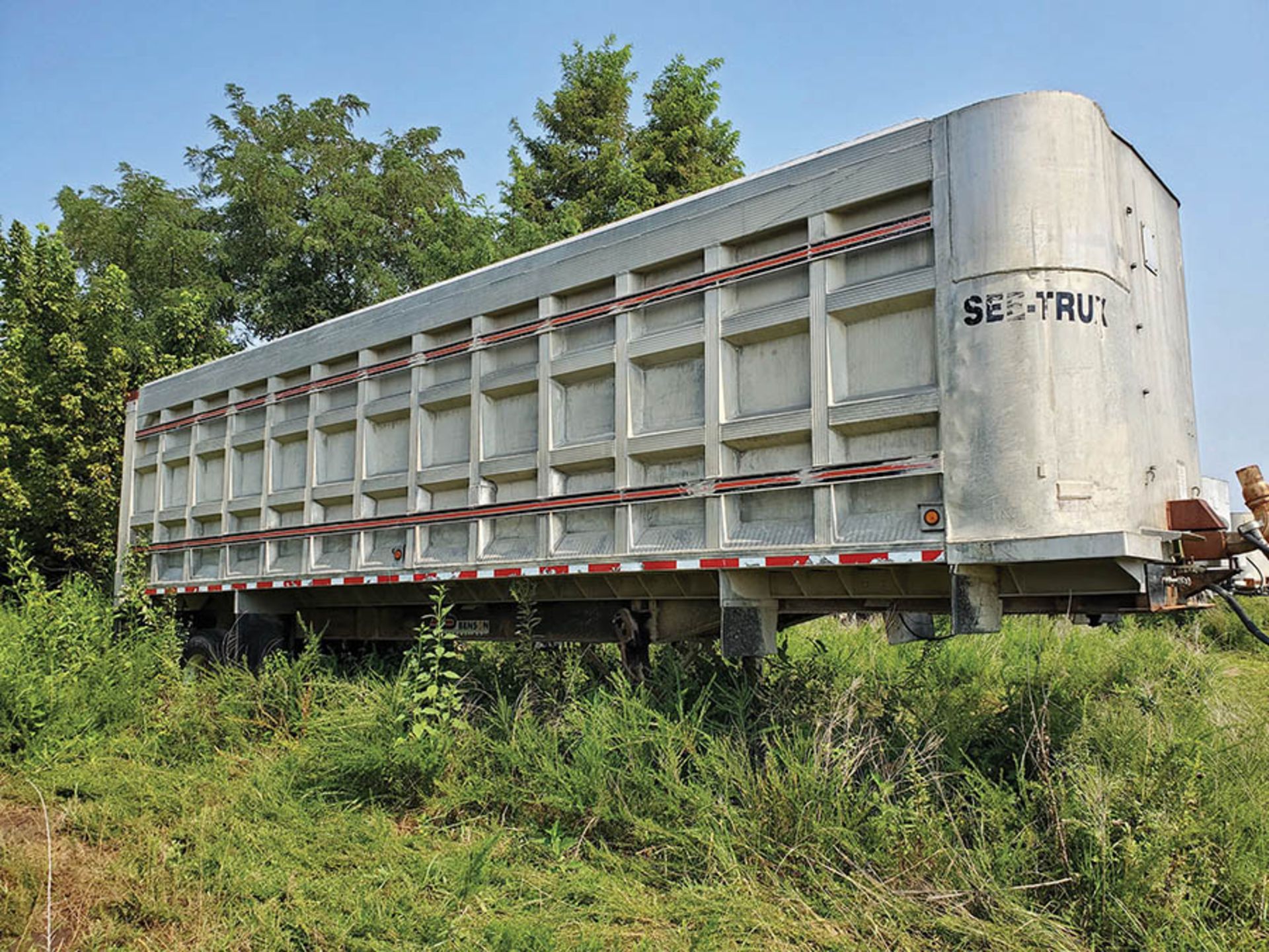 BENSON HYDRAULIC END DUMP T/A ALUMINUM TRAILER, VIN, LOCATION: MARCO SHOP ***DELAYED TITLE: BUYER - Image 2 of 7