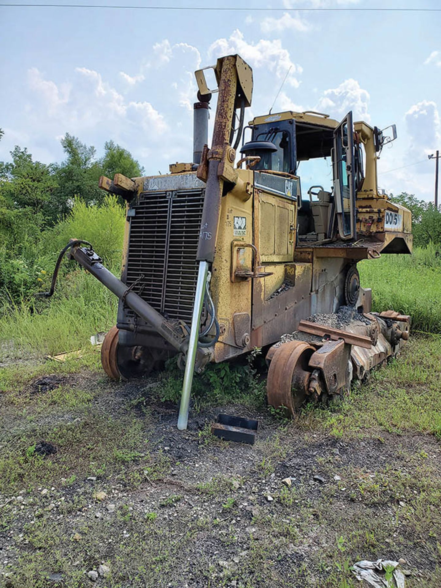 CATERPILLAR D8R, PARTS MACHINE, UNIT D015, LOCATION: PINNACLE SHOP - Image 2 of 7