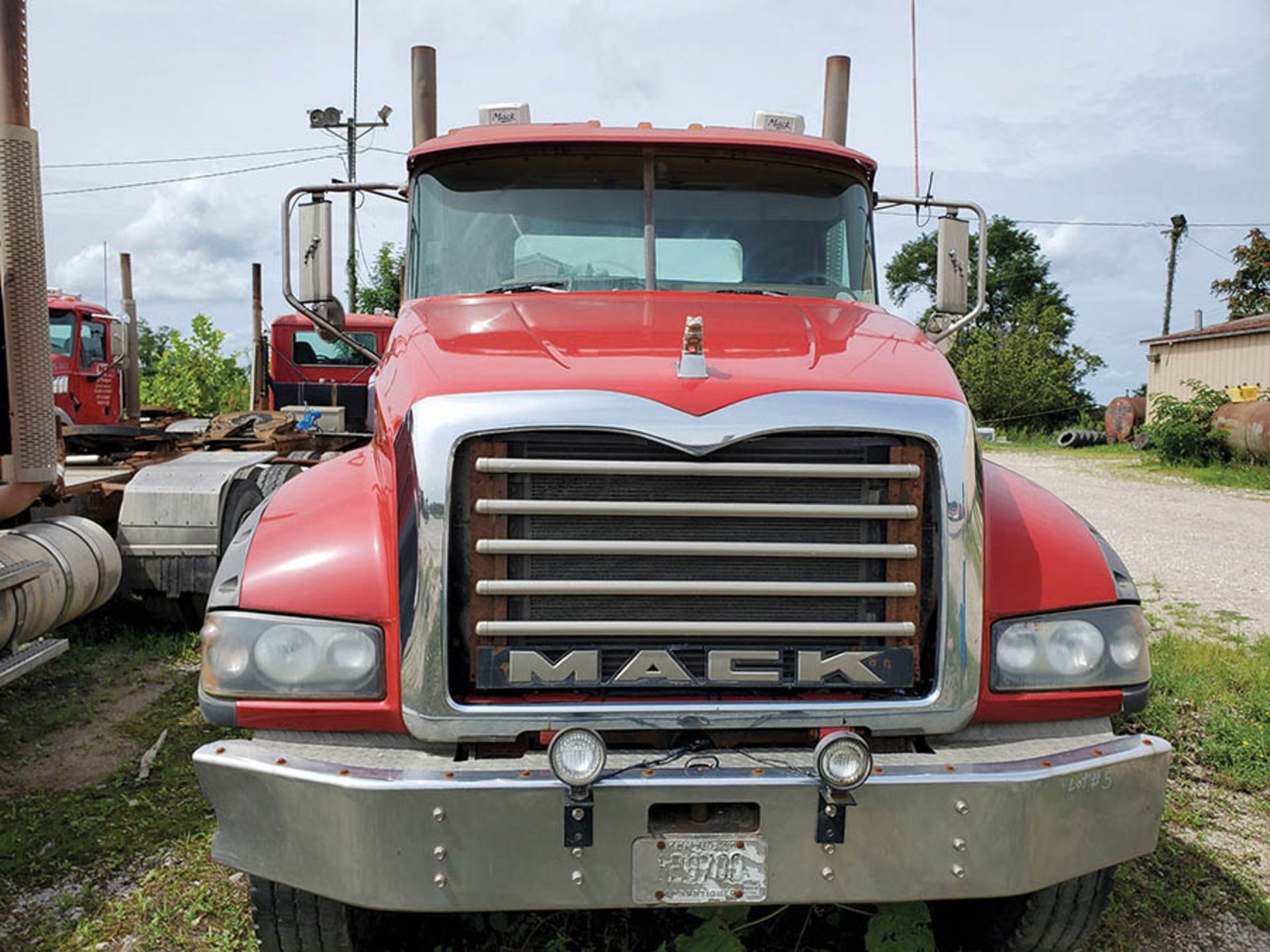 2009 MACK GU713 T/A DAY CAB TRACTOR, MAXITORQUE 18 SPEED TRANS., WET LINES MACK INLINE SIX DIESEL - Image 2 of 9