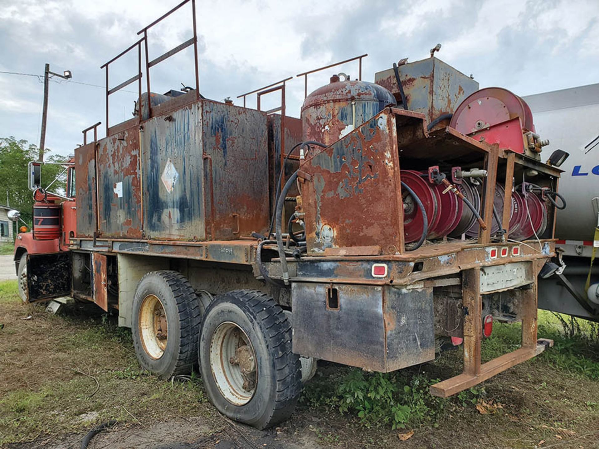 1991 MACK RW600 T/A LUBE TRUCK, EATON FULLER TRANSMISSION, MACK INLINE SIX ENGINE, VIN - Image 7 of 9