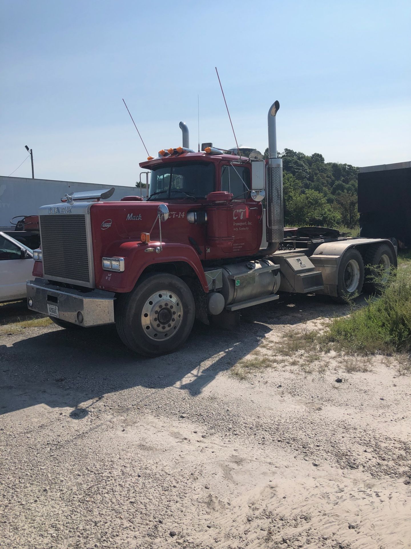 1991 MACK RW600 T/A DAY CAB TRACTOR, 10 SPEED TRANS WITH DEEP REDUCTION RANGE, 197,501 MILES, WET