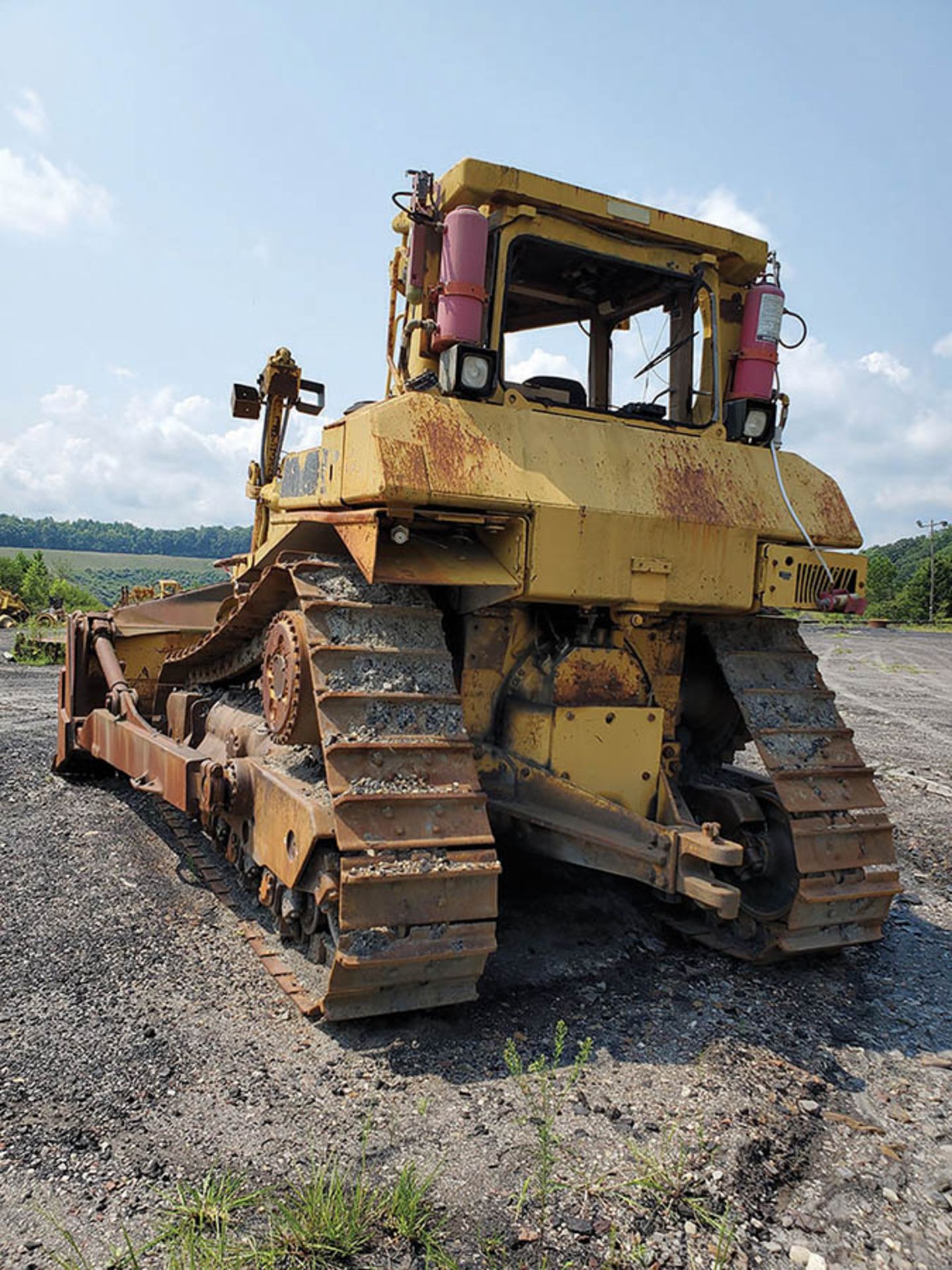 CATERPILLAR D8N DOZER, 57,577 HOURS SHOWING, 24'' WIDE METAL TRACKS, 154'' WIDE 4-WAY DOZER BLADE, - Image 7 of 8