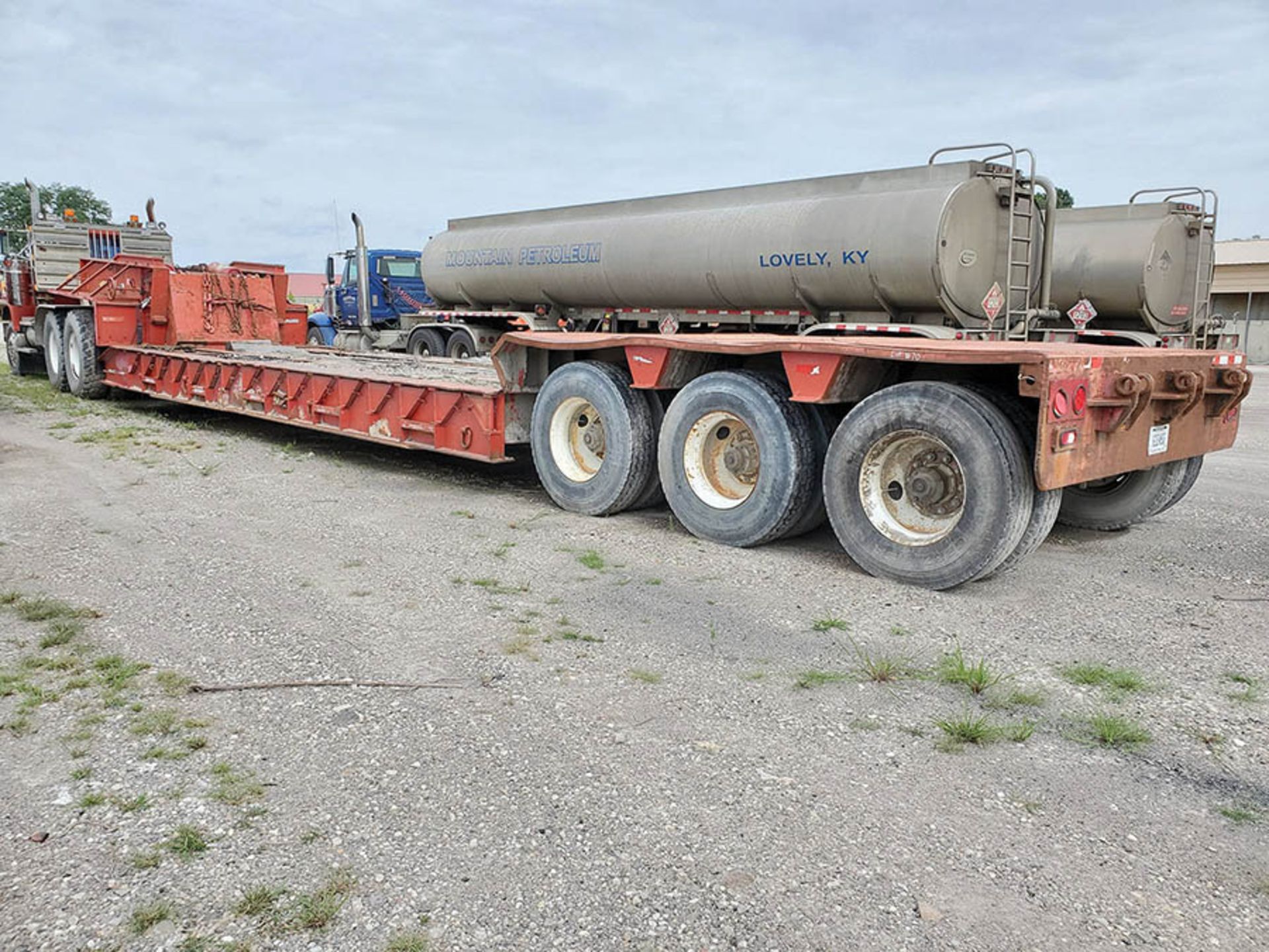 1978 BIRMINGHAM TRI AXLE RGN TRAILER, MODEL 12752LSR, VIN HS 509, 27' DECK, LOCATION: MARCO SHOP - Image 4 of 13