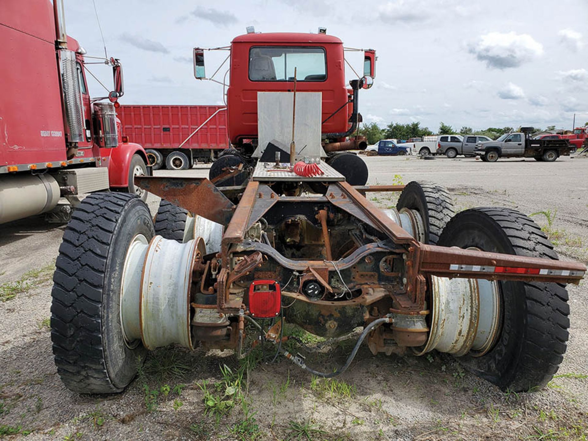 MACK T/A DAY CAB TRACTOR, MACK INLINE SIX DIESEL ENGINE, KCT 2, LOCATION: MARCO SHOP - Image 6 of 8