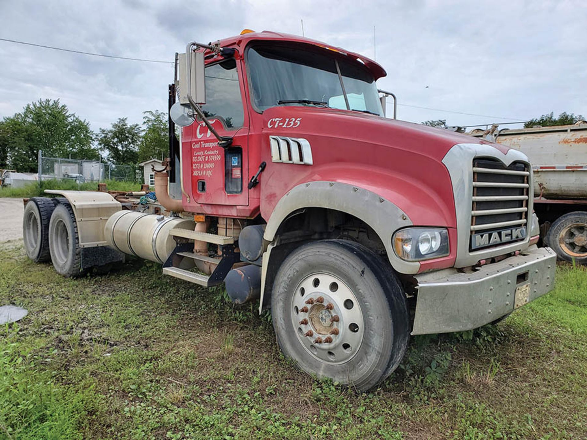 2008 MACK GU713 T/A DAY CAB TRACTOR, MAXITORQUE 18 SPEED TRANS., WET LINES MACK INLINE SIX DIESEL - Image 2 of 9