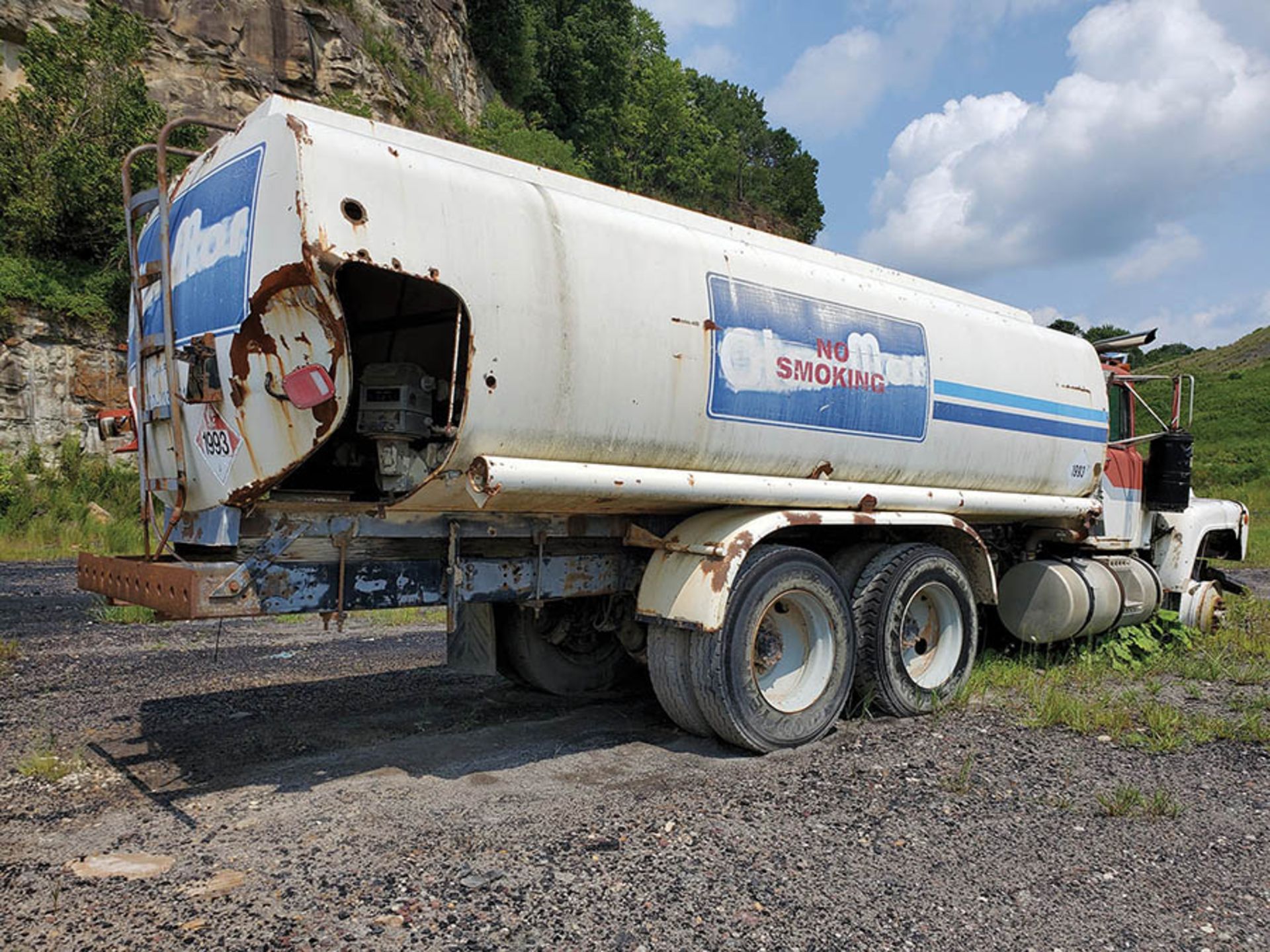 MACK TANKER TRUCK, YEAR N/A, VIN N/A LOCATION: UPPER LEVEL BEECH FORK YARD - Image 5 of 5