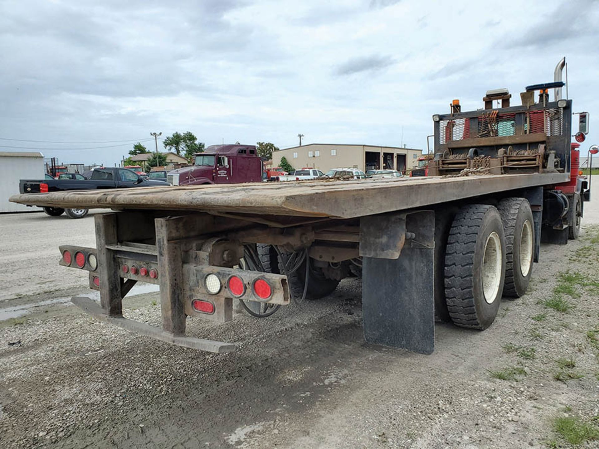 1997 MACK RD888 SX ROLL BACK TRUCK, T/A 2 RUFNEK WINCHES, MAXITORQUE ES TRANS, 410,661 MILES, 25' - Image 7 of 12