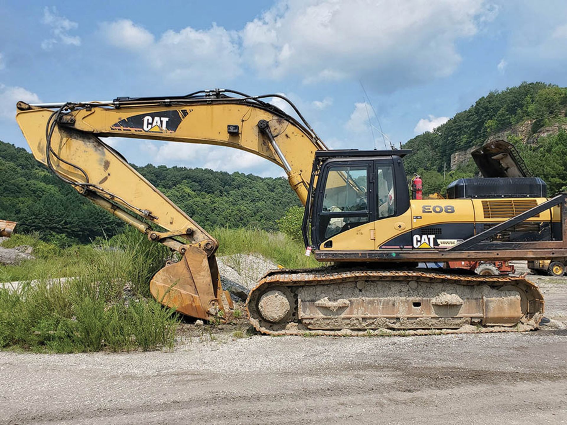 CATERPILLAR 330D EXCAVATOR, S/N: CAT0330DLB6H00526, 20,294 HOURS SHOWING, CAT 6-CYLINDER DIESEL