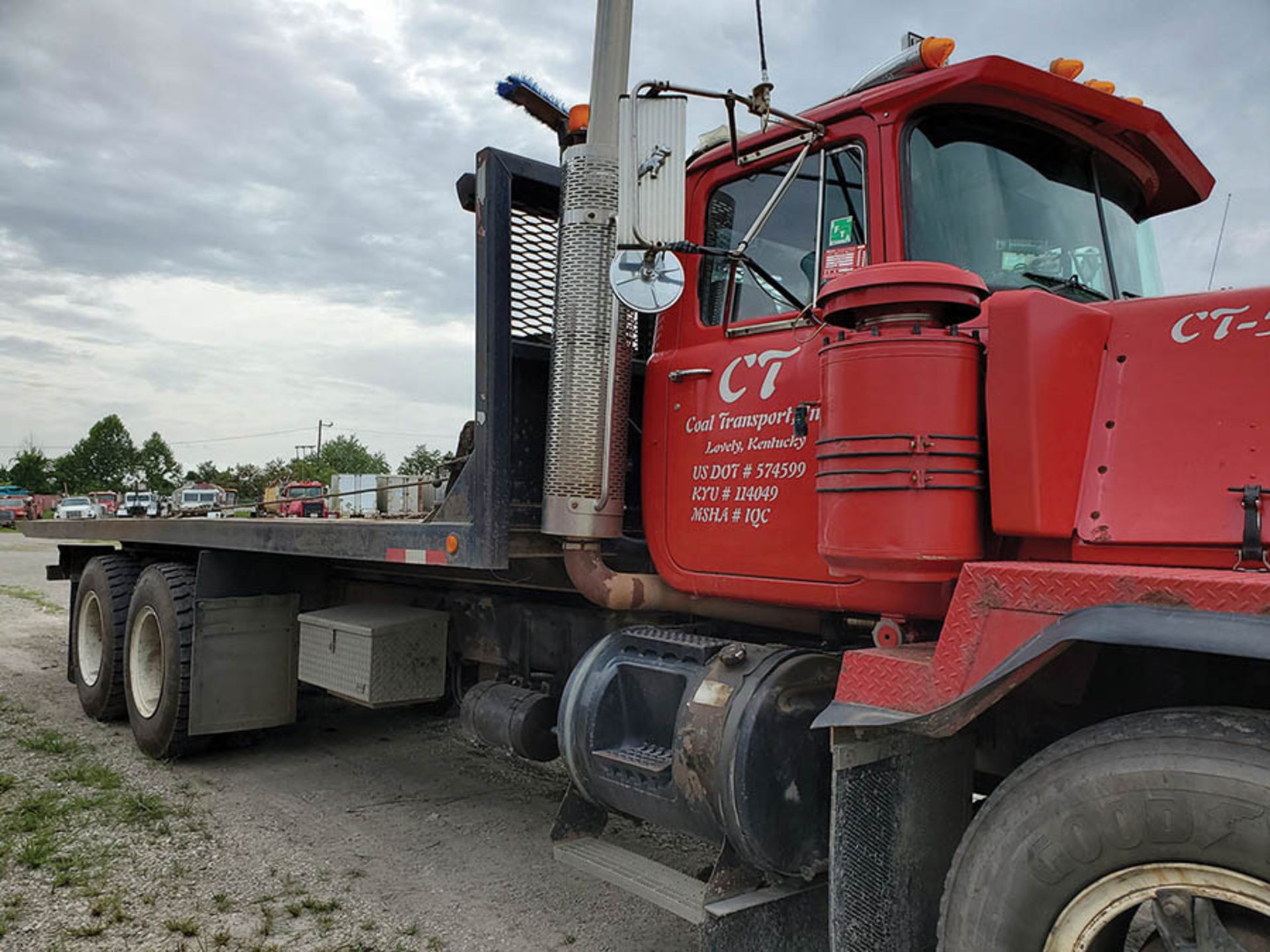 1997 MACK RD888 SX ROLL BACK TRUCK, T/A 2 RUFNEK WINCHES, MAXITORQUE ES TRANS, 410,661 MILES, 25' - Image 6 of 12