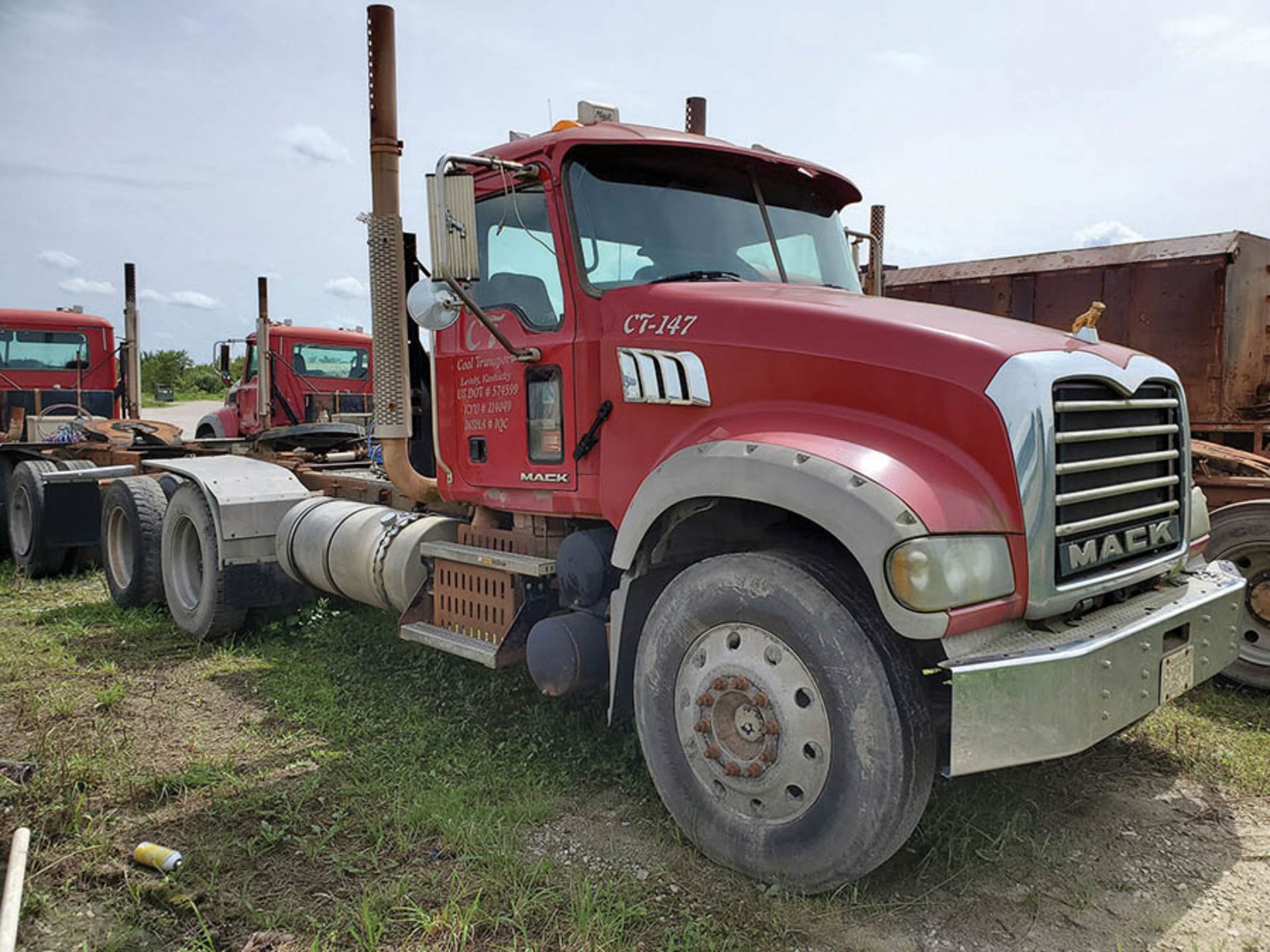 2009 MACK GU713 T/A DAY CAB TRACTOR, MAXITORQUE 18 SPEED TRANS., WET LINES MACK INLINE SIX DIESEL - Image 3 of 12