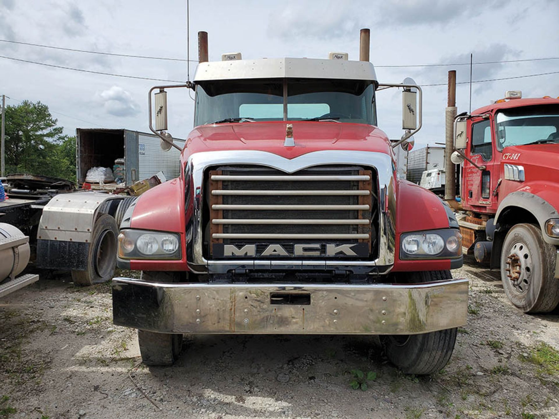 2009 MACK GU713 T/A DAY CAB TRACTOR, MAXITORQUE 18 SPEED TRANS., WET LINES MACK INLINE SIX DIESEL - Image 2 of 9