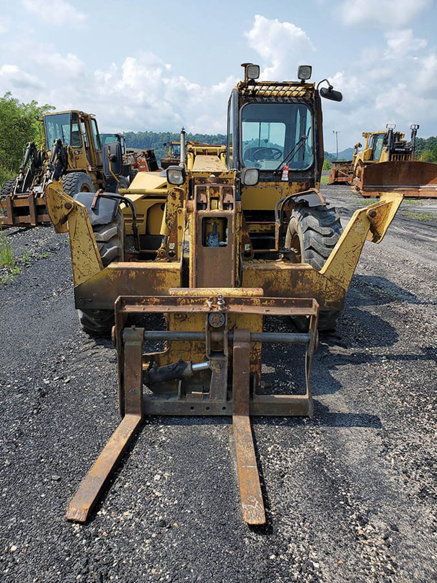 CATERPILLAR TH83 TELEHANDLER, S/N: 3RN02074, 13,346 HOURS SHOWING, 8000 LB CAPACITY, 14.00-24 TIRES, - Image 2 of 8