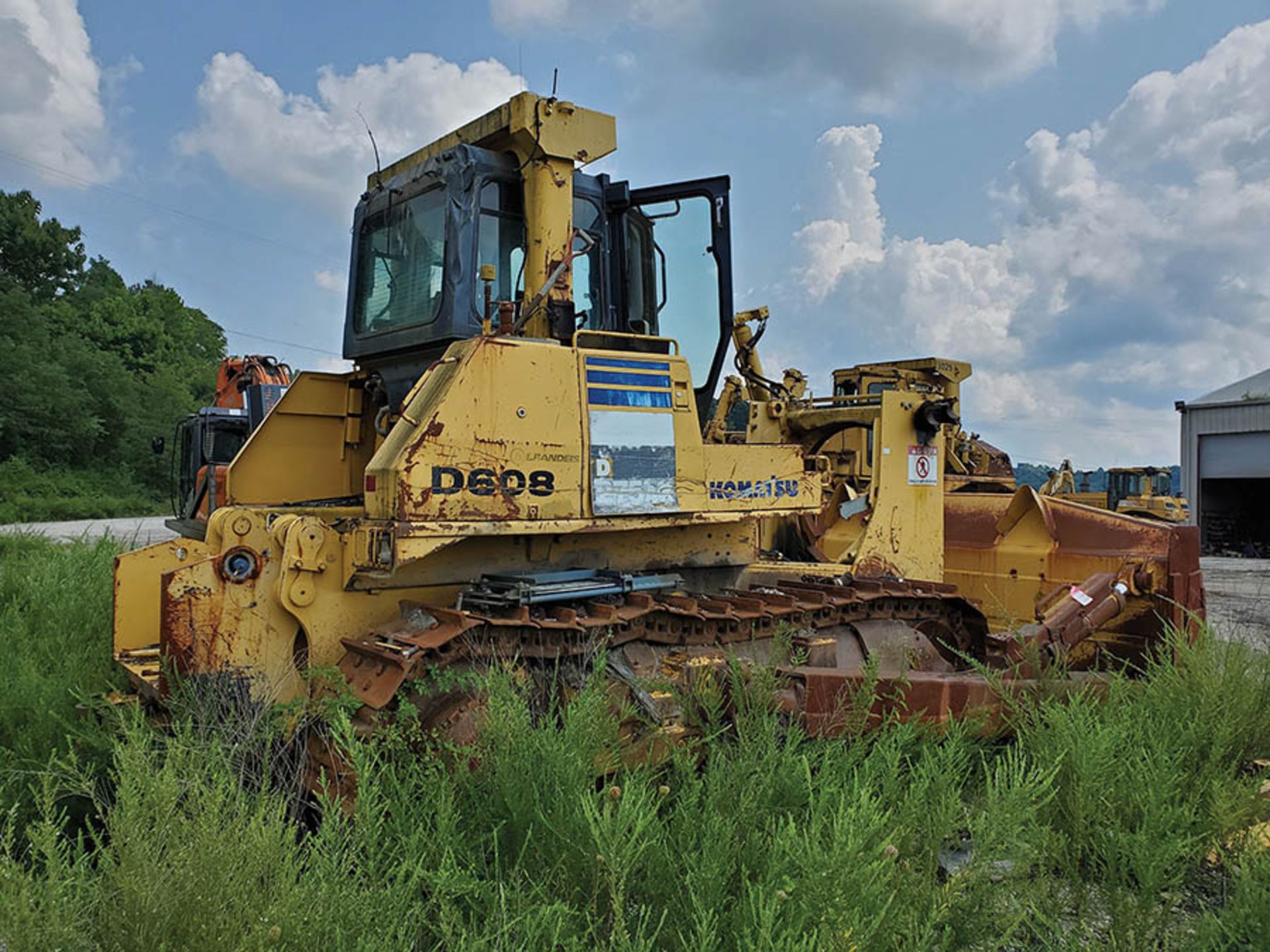 KOMATSU D 275SX DOZER, S/N: 30118, NO ENGINE, 24'' WIDE METAL TRACKS, 13'6'' WIDE DOZER BLADE, FOR - Image 3 of 6