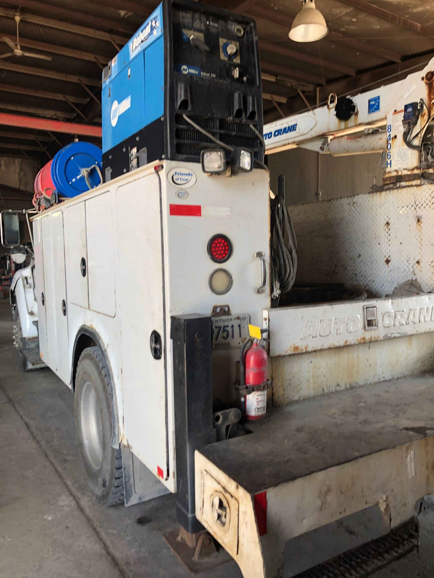 2007 FORD F-750 MECHANICS SERVICE TRUCK, 8406H AUTO CRANE, MILLER BOBCAT 225 WELDER GENERATOR WITH - Image 3 of 3