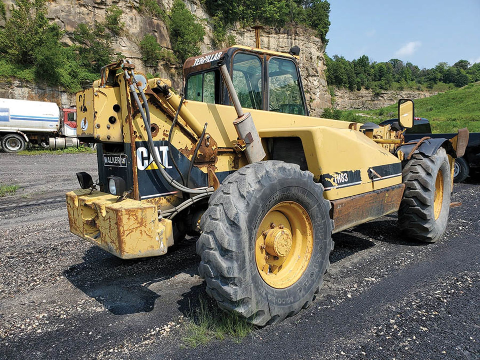 CATERPILLAR TH83 TELEHANDLER, S/N: 3RN02074, 13,346 HOURS SHOWING, 8000 LB CAPACITY, 14.00-24 TIRES, - Image 5 of 8