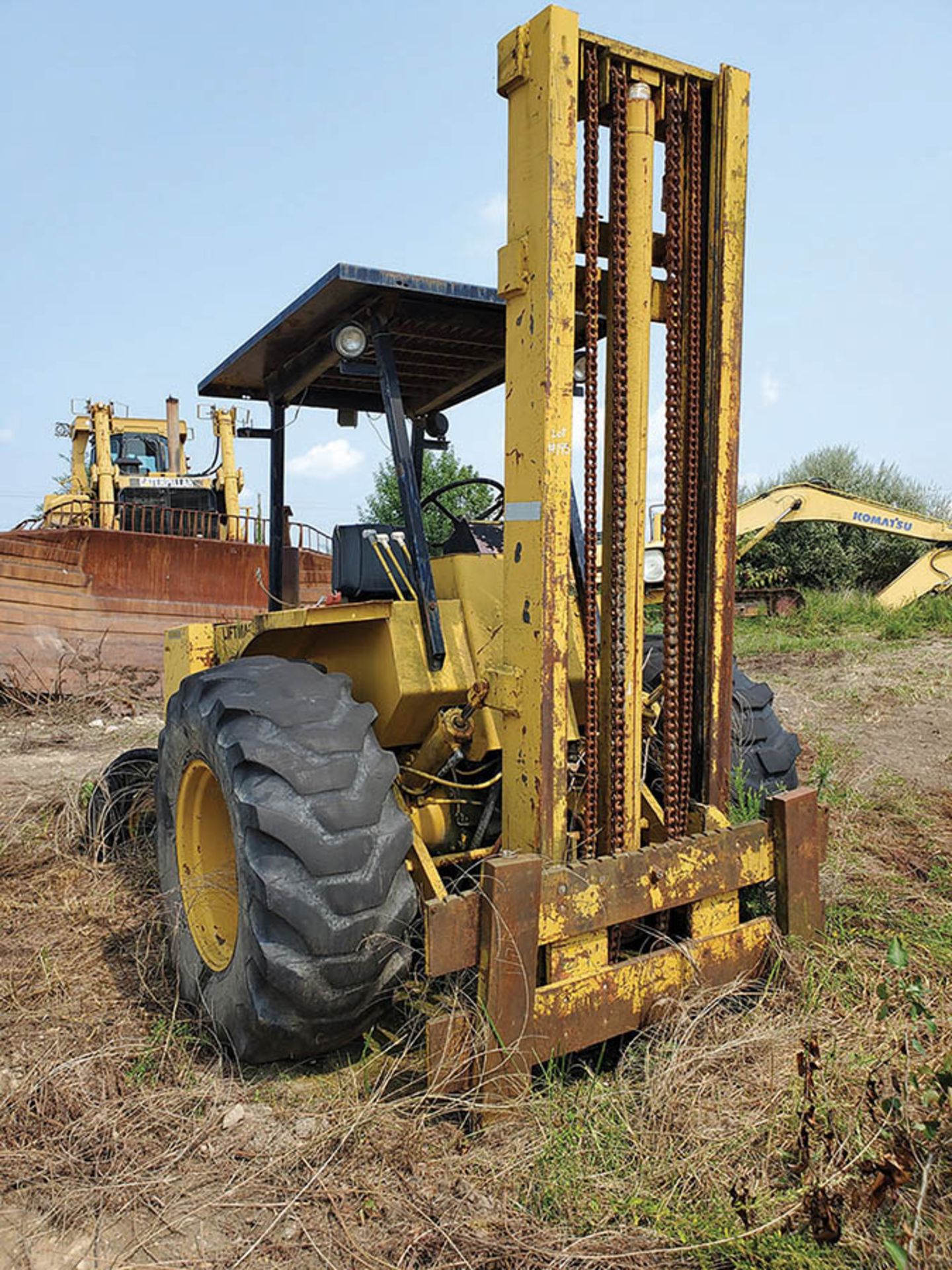 LIFTMASTER OFF-ROAD FORKLIFT, LOCATION: MARCO SHOP BACK FIELD - Image 2 of 4