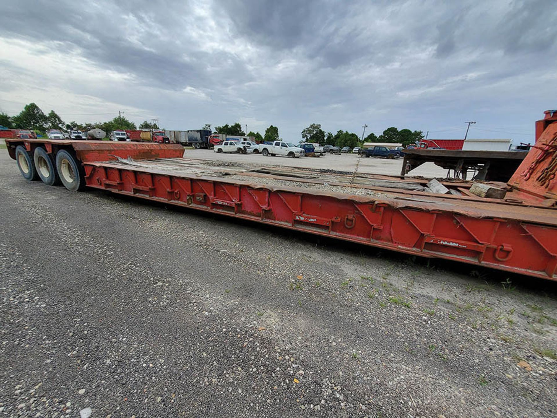 1978 BIRMINGHAM TRI AXLE RGN TRAILER, MODEL 12752LSR, VIN HS 509, 27' DECK, LOCATION: MARCO SHOP - Image 11 of 13