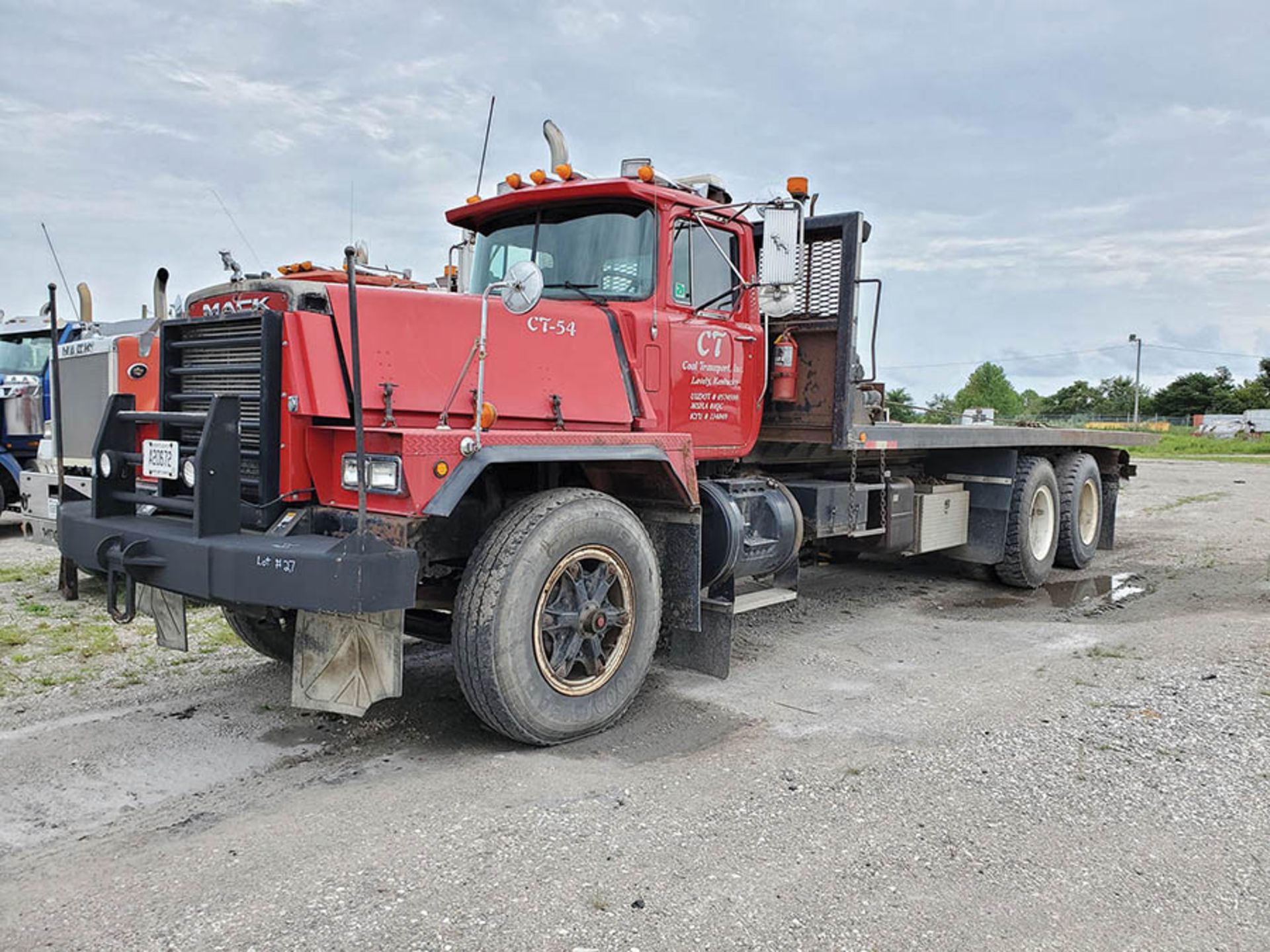 1997 MACK RD888 SX ROLL BACK TRUCK, T/A 2 RUFNEK WINCHES, MAXITORQUE ES TRANS, 410,661 MILES, 25' - Image 3 of 12