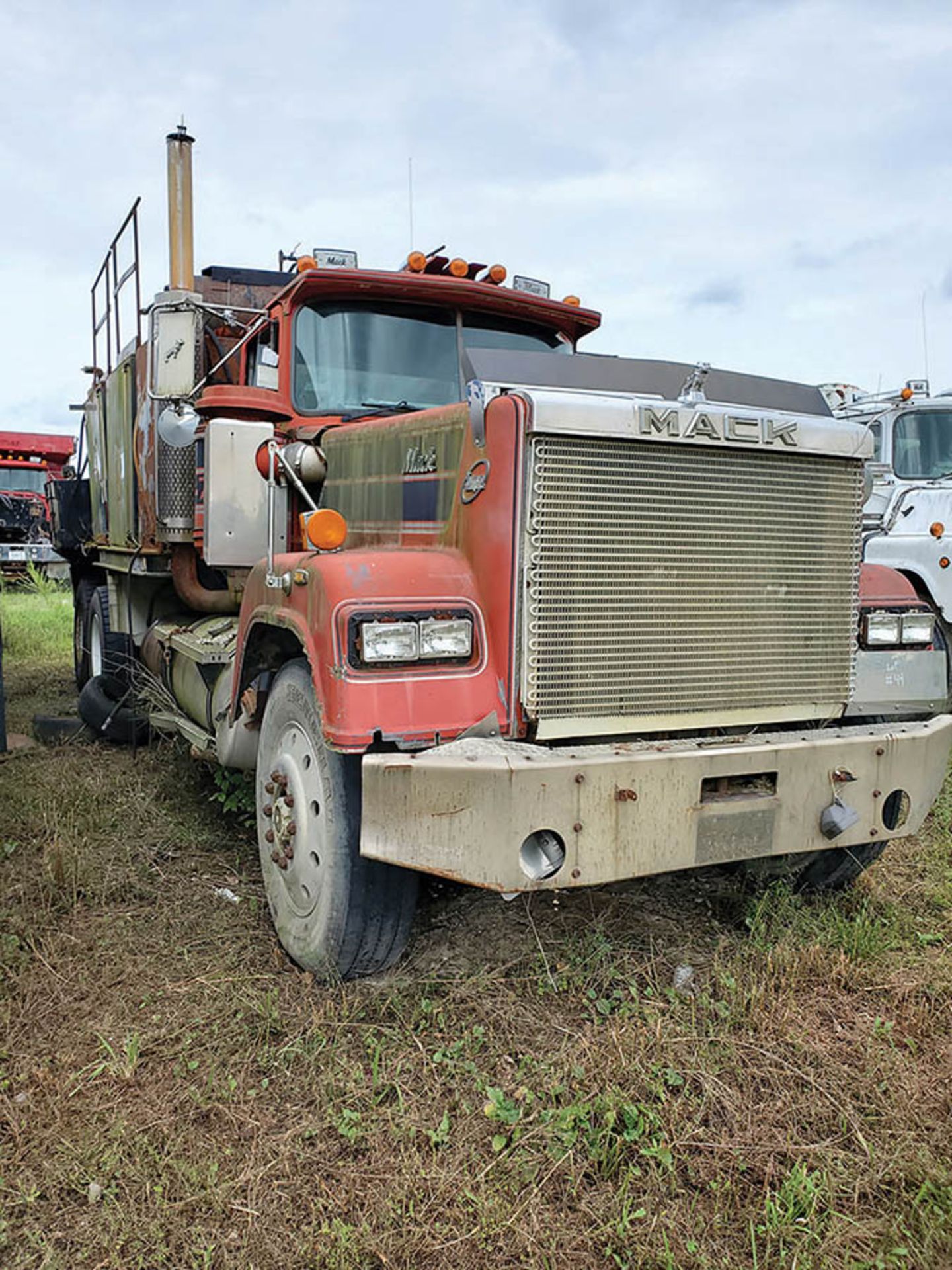 1991 MACK RW600 T/A LUBE TRUCK, EATON FULLER TRANSMISSION, MACK INLINE SIX ENGINE, VIN - Image 4 of 9