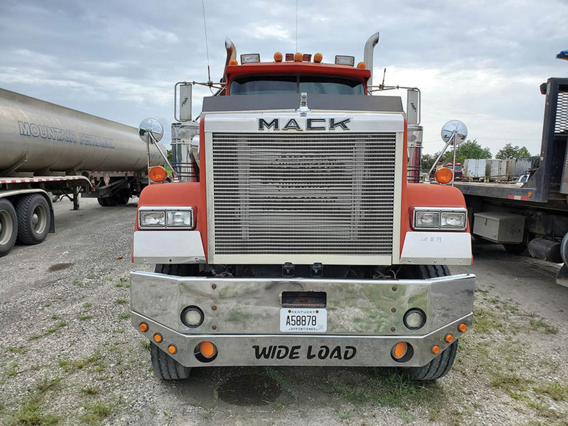 1991 MACK RW600 T/A DAY CAB TRACTOR, 10-SPEED TRANS WITH DEEP REDUCTION RANGE, WET LINES MACK INLINE - Image 4 of 14