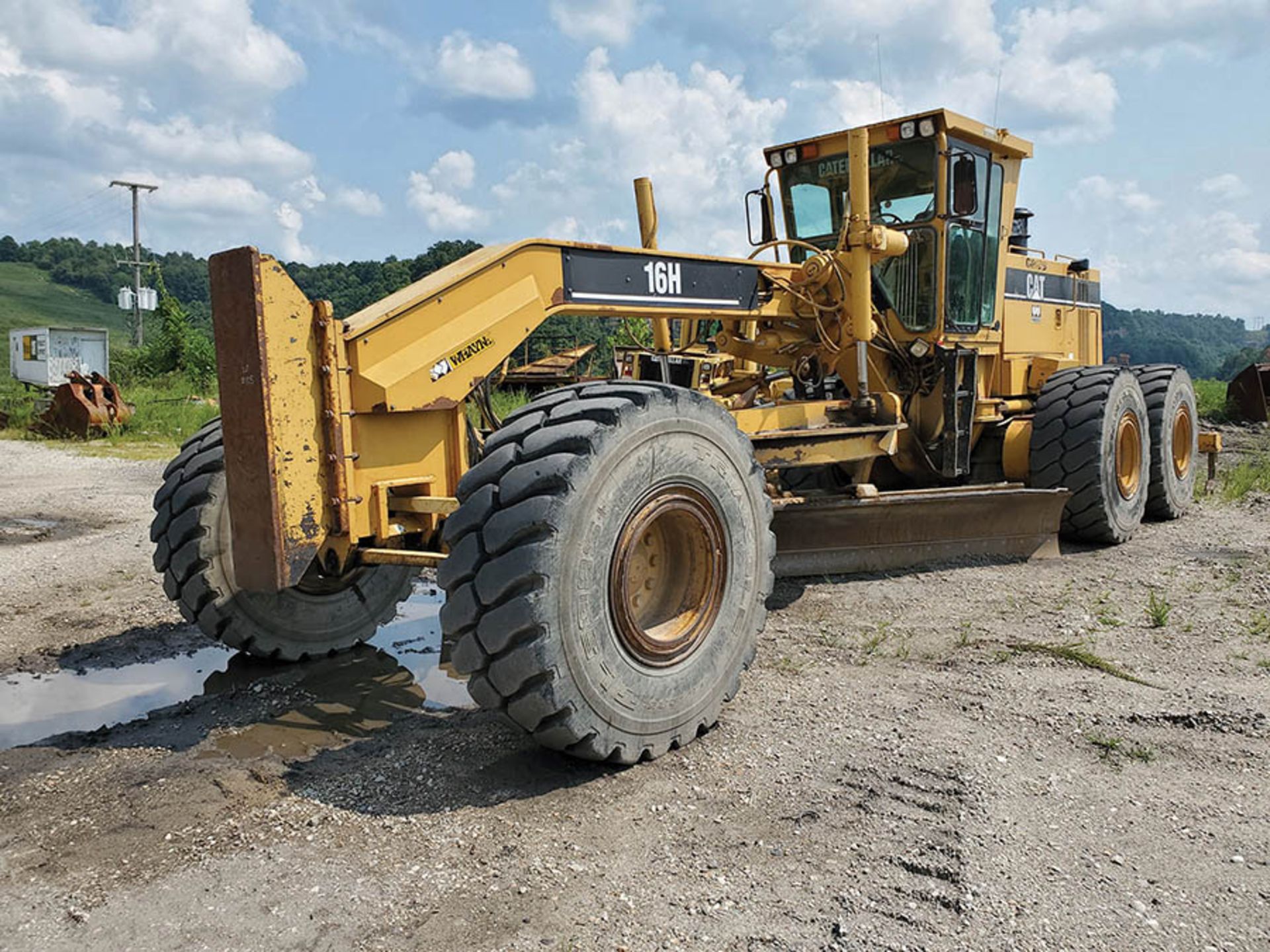 CATERPILLAR MODEL 16H MOTOR GRADER, S/N: 6ZJ00722, 38,636 METERED HOURS, CAT 3406 TURBO DIESEL - Image 4 of 9