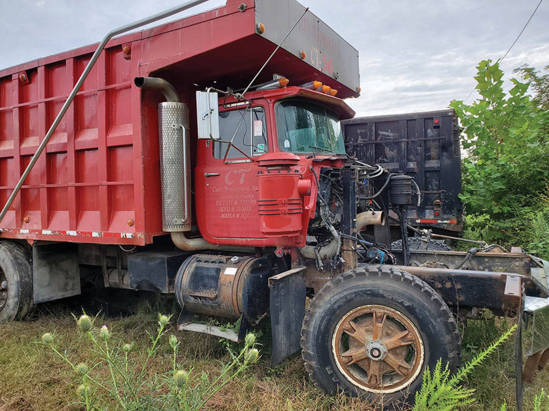 1997 MACK RD888 SX T/A DUMP TRUCK, VIN 1MP278C4VM002006, CT 56, LOCATION: MARCO SHOP - Image 2 of 6