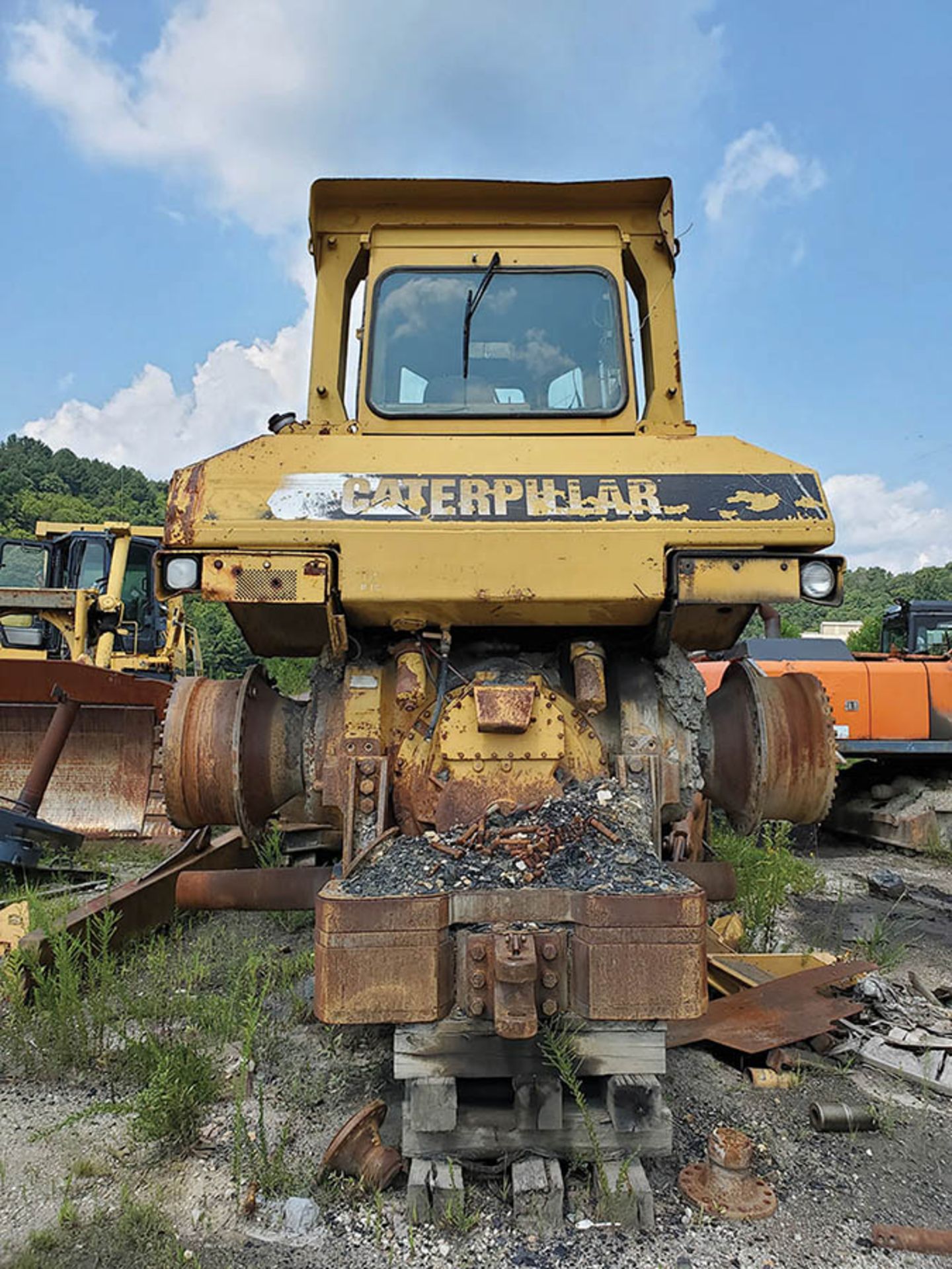 CATERPILLAR D9N DOZER, CAT 3408 DIESEL ENGINE, S/N: 1JD01029, 46,326 HOURS SHOWING, 14' WIDE DOZER - Image 3 of 7